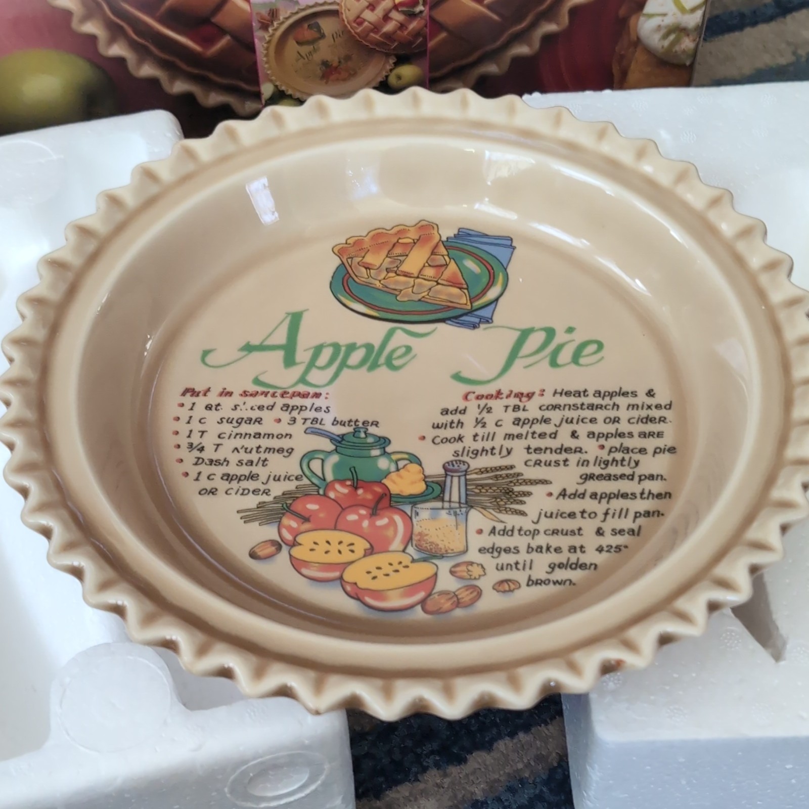 HomeTrends Ceramic 9in Round Pie Dish w/ Lid, Glazed “Apple Pie”