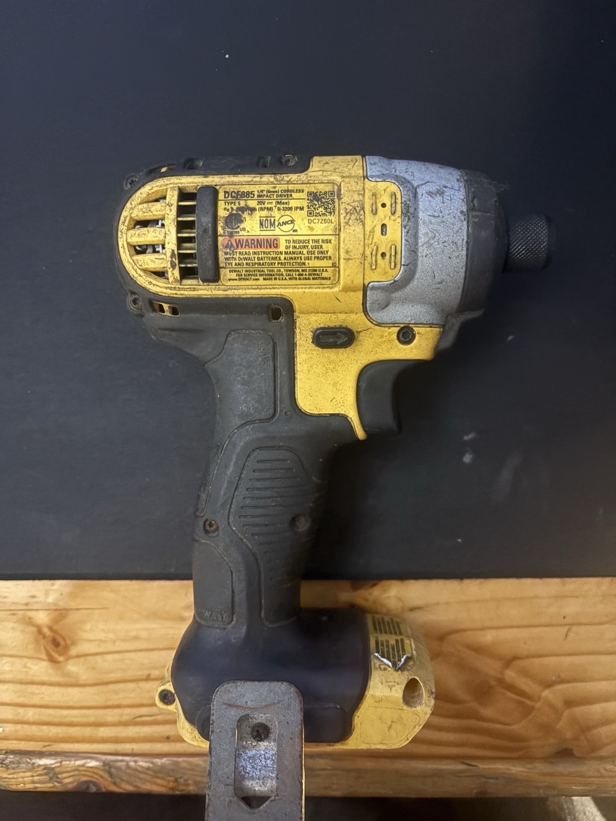 DEWALT DCF885B 20V 1/4 in. Impact Driver – Black/Yellow (Tool Only)