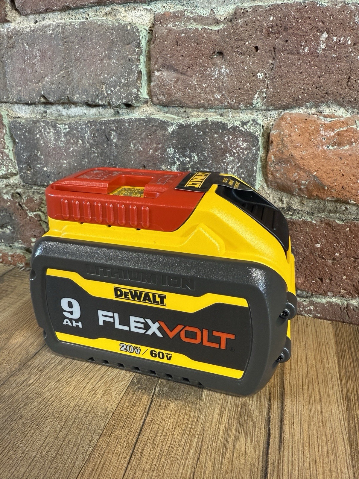 DEWALT DCB609 20v/60v Max FLEXVOLT 9Ah Li-Ion Battery (NEW OB) Shipped Today!