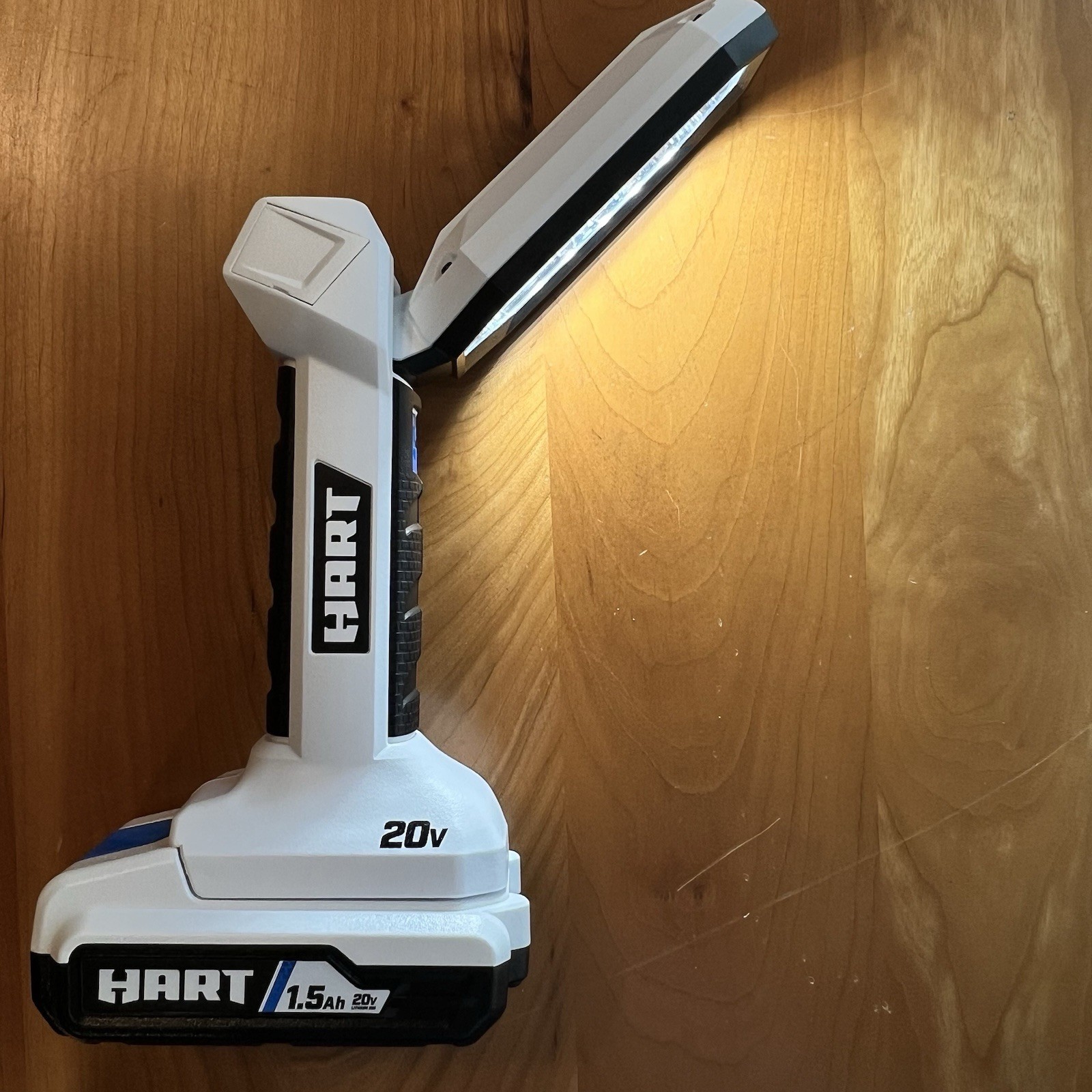 New HART 20-Volt LED Folding Project Light (Open Package) HPHL33 Tool Only
