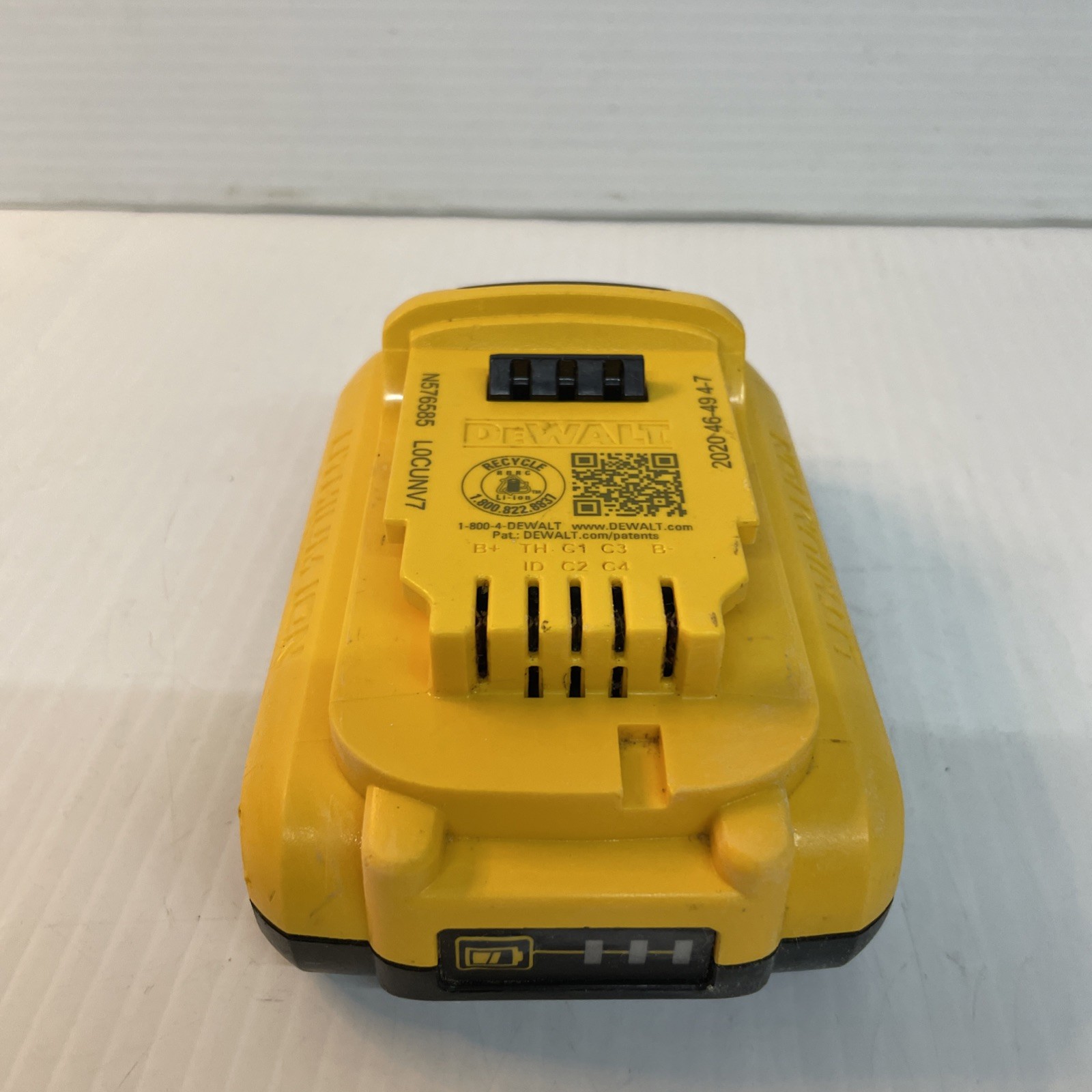 DEWALT 20V MAX Lithium-Ion 4.0Ah Battery – Charger NOT included – Pre Owned