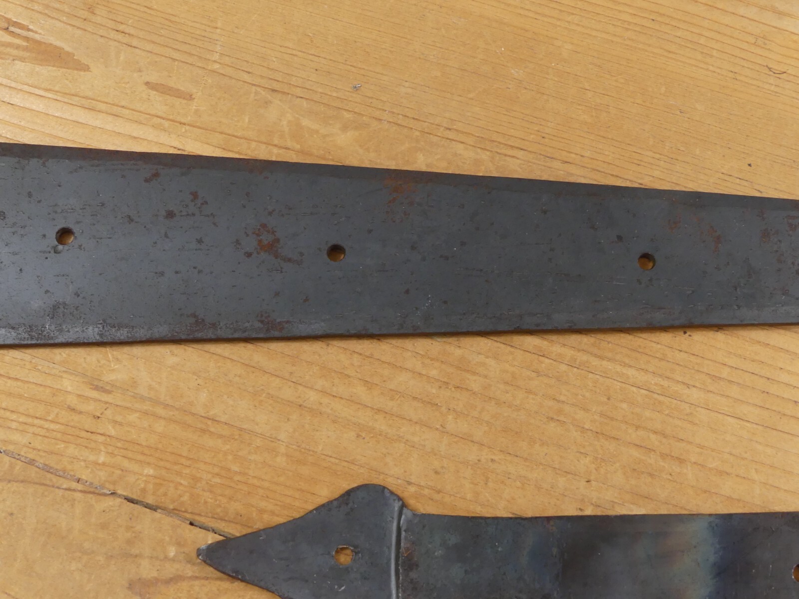 6 LARGE Strap T Hinges 18″ Tee Hand Barn Rustic Door Iron Arrow **SOME RUST**