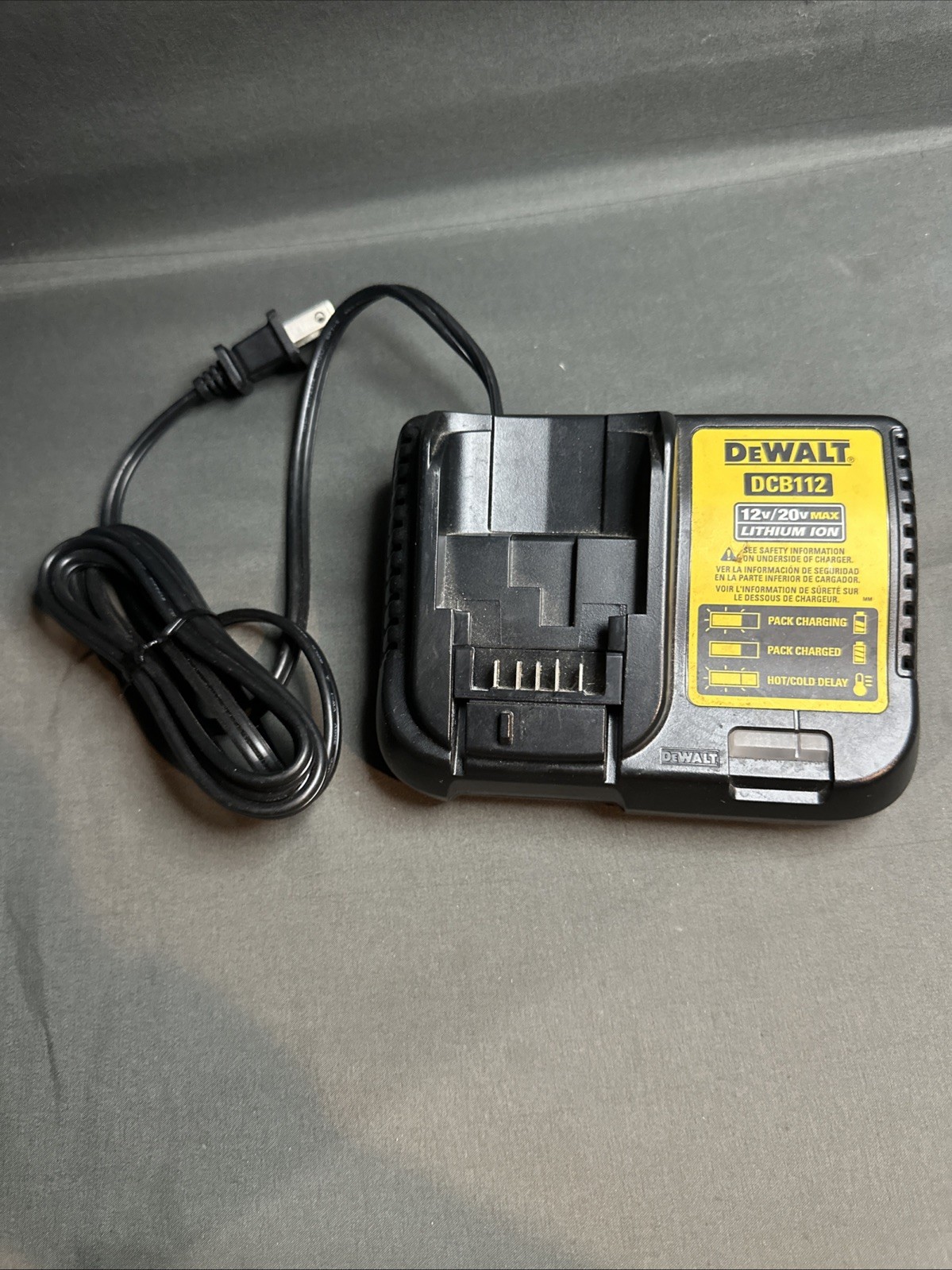 DEWALT DCB112 Works great