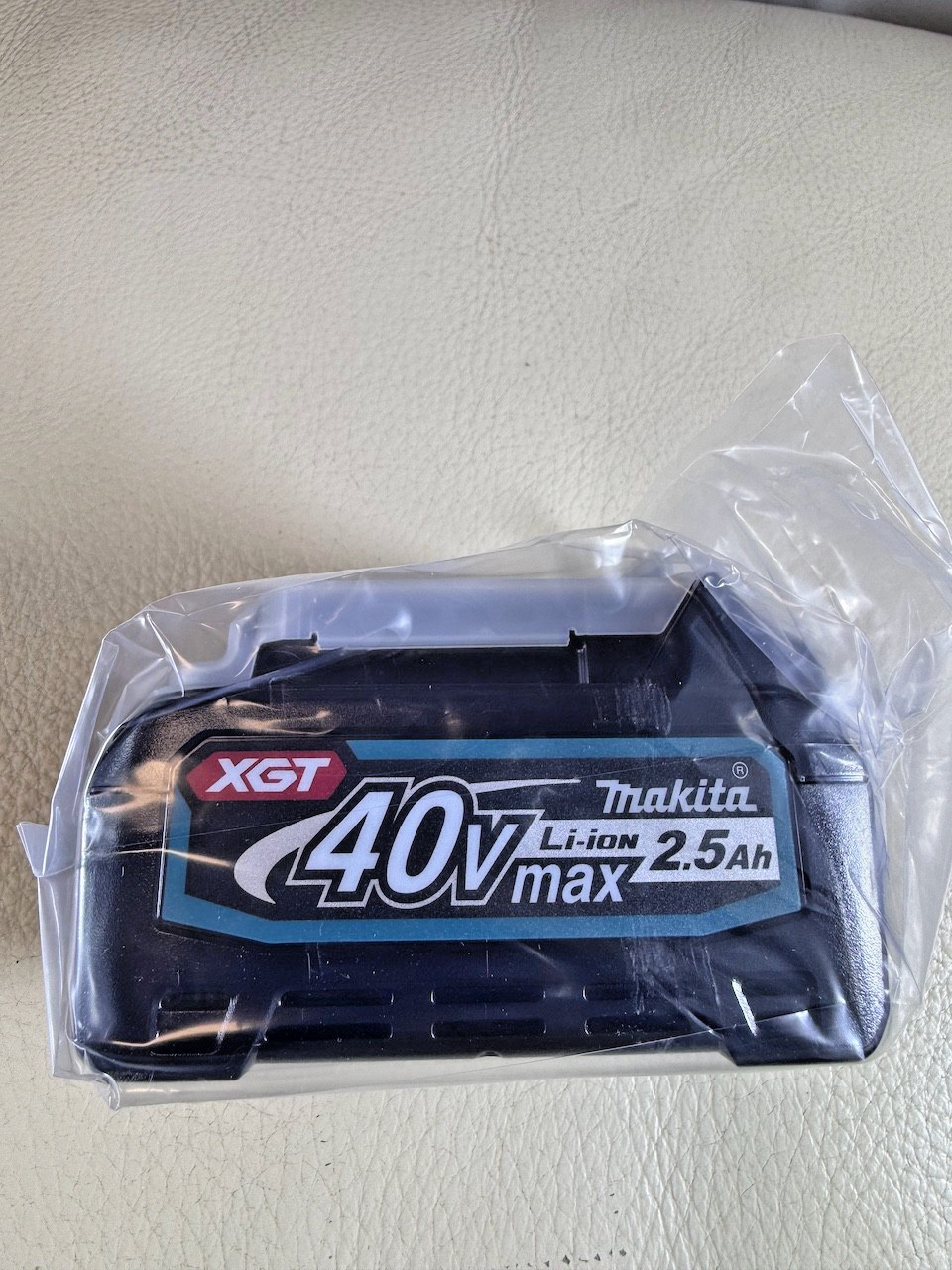 Makita XGT 40V max 2.5Ah Lithium-Battery Pack BL4025 OEM Unit