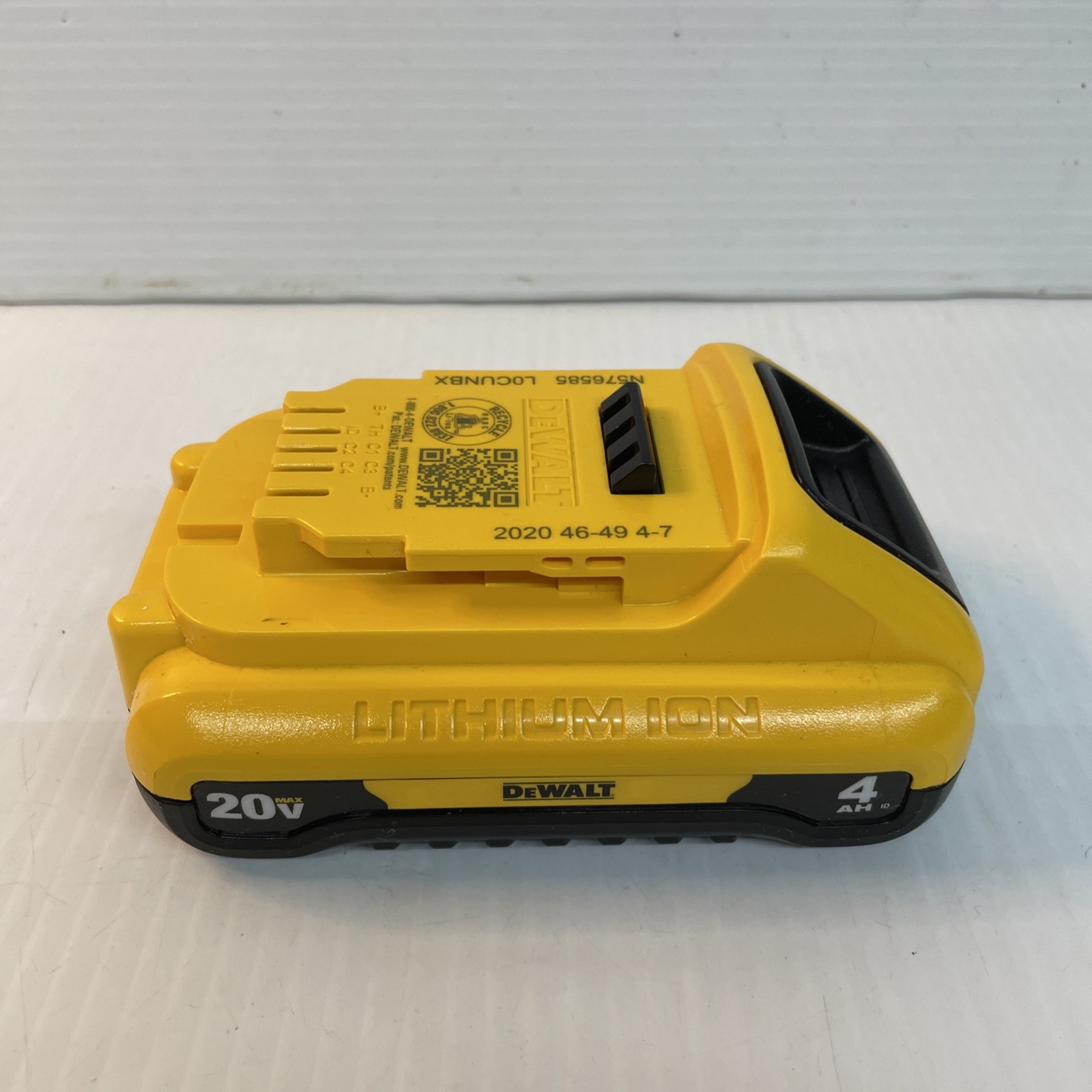 DEWALT 20V MAX Lithium-Ion 4.0Ah Battery – Charger NOT included – Pre Owned