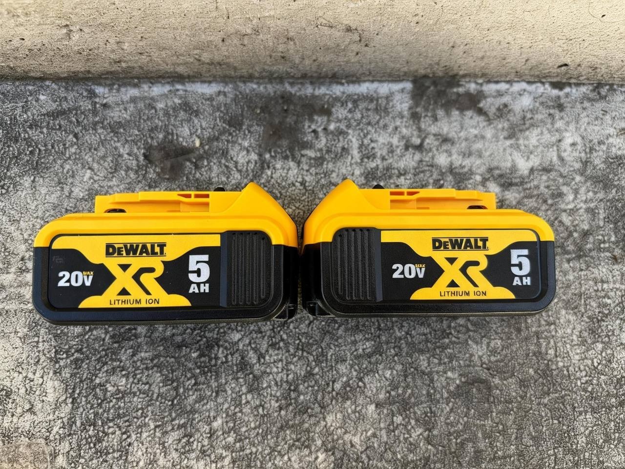 2-Pack DeWALT DCB205 20v 5ah Max XR Lithium Ion Power Tool Battery – Open Box