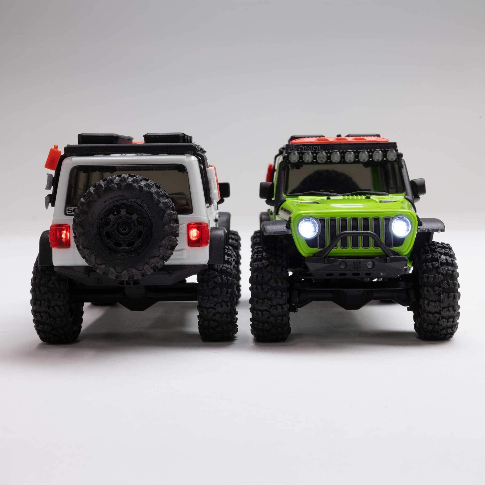 AXI-2261T Axial 1/30 SCX30 Jeep Wrangler JLU 4X4 RTR Brushed Rock Crawler (Batte