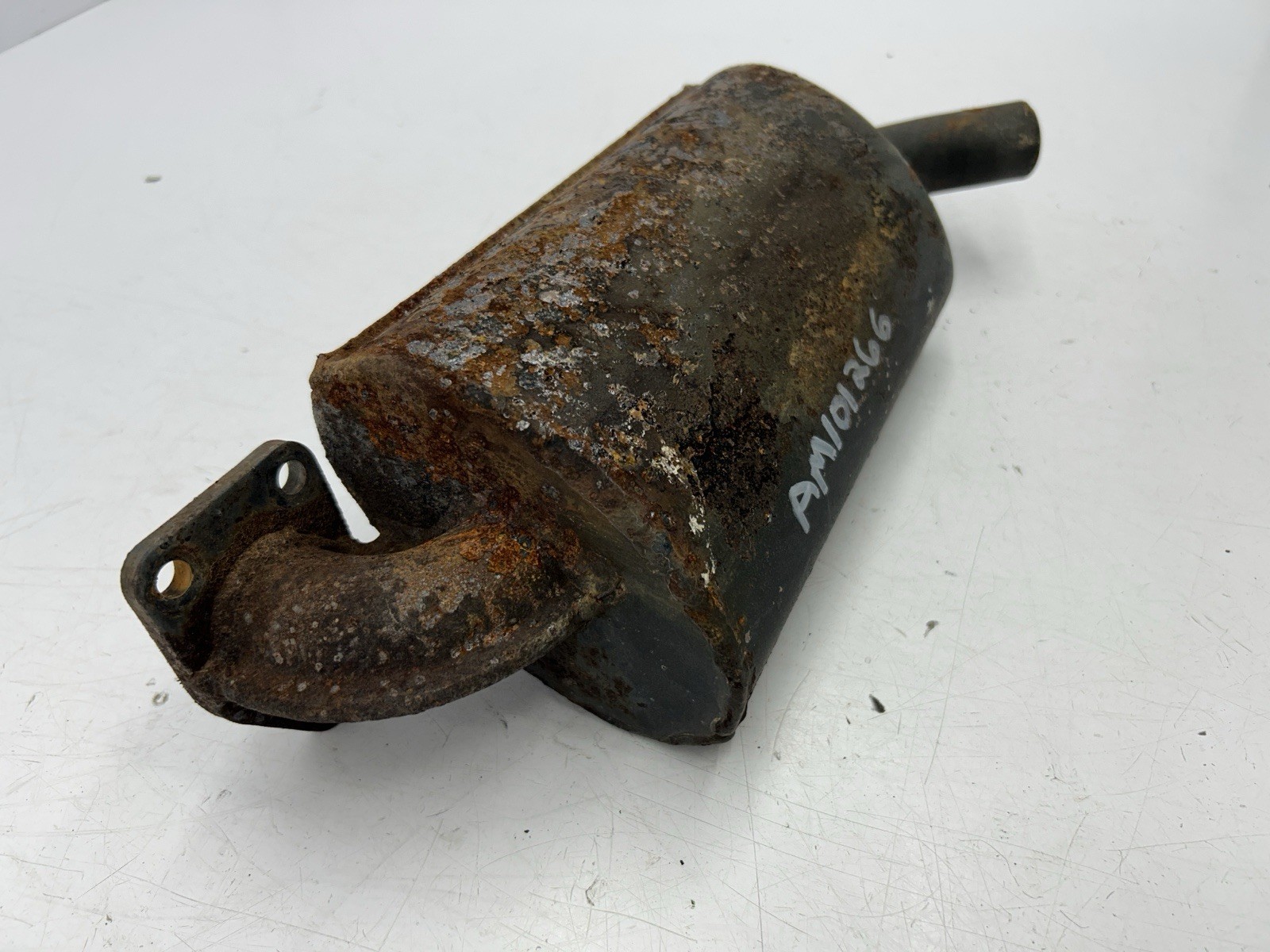 JOHN DEERE MUFFLER 332 330 AM101266