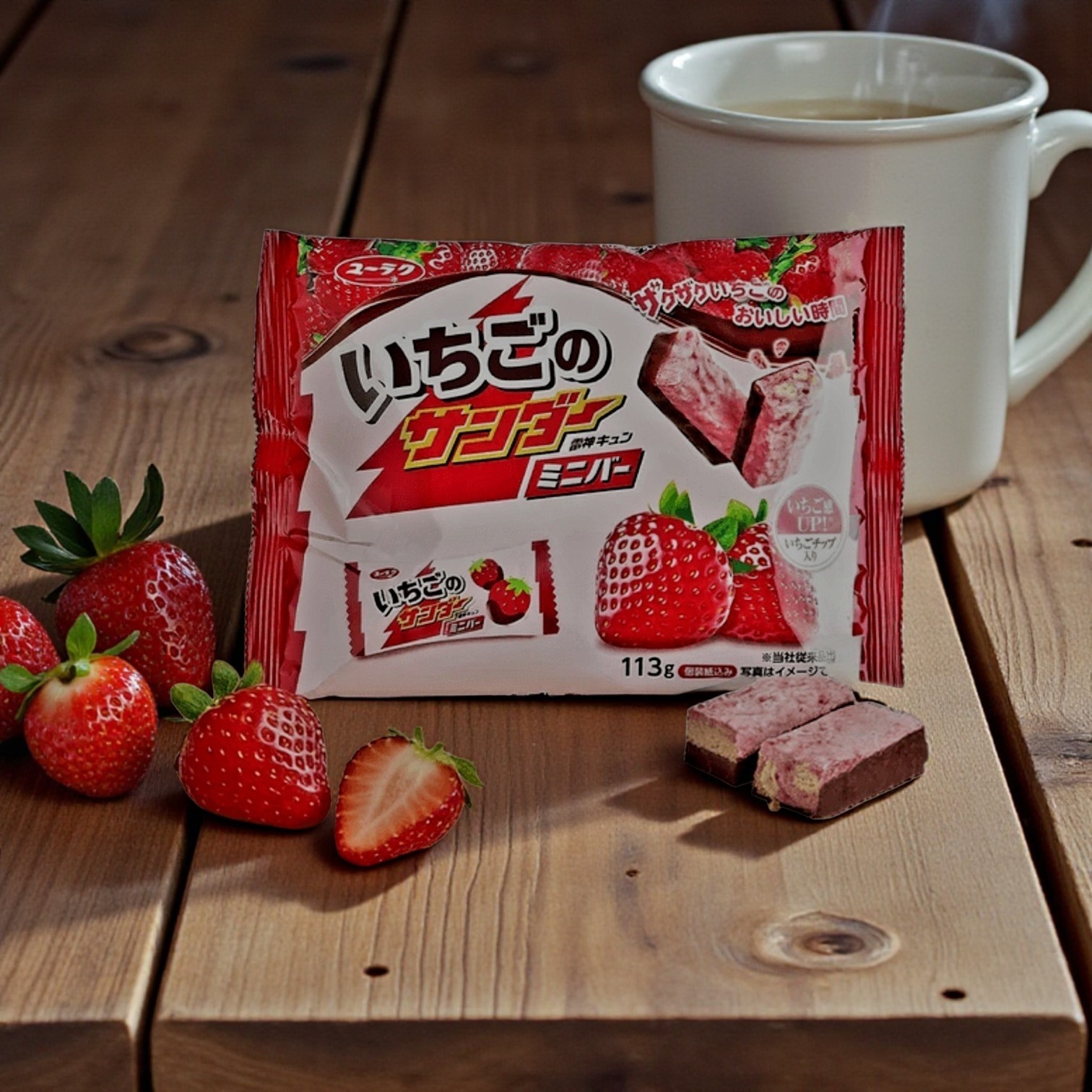 Yuraku Ichigo Thunder Mini Bar- Mini Chocolate Bar, Strawberry Flavor, 3.9 oz