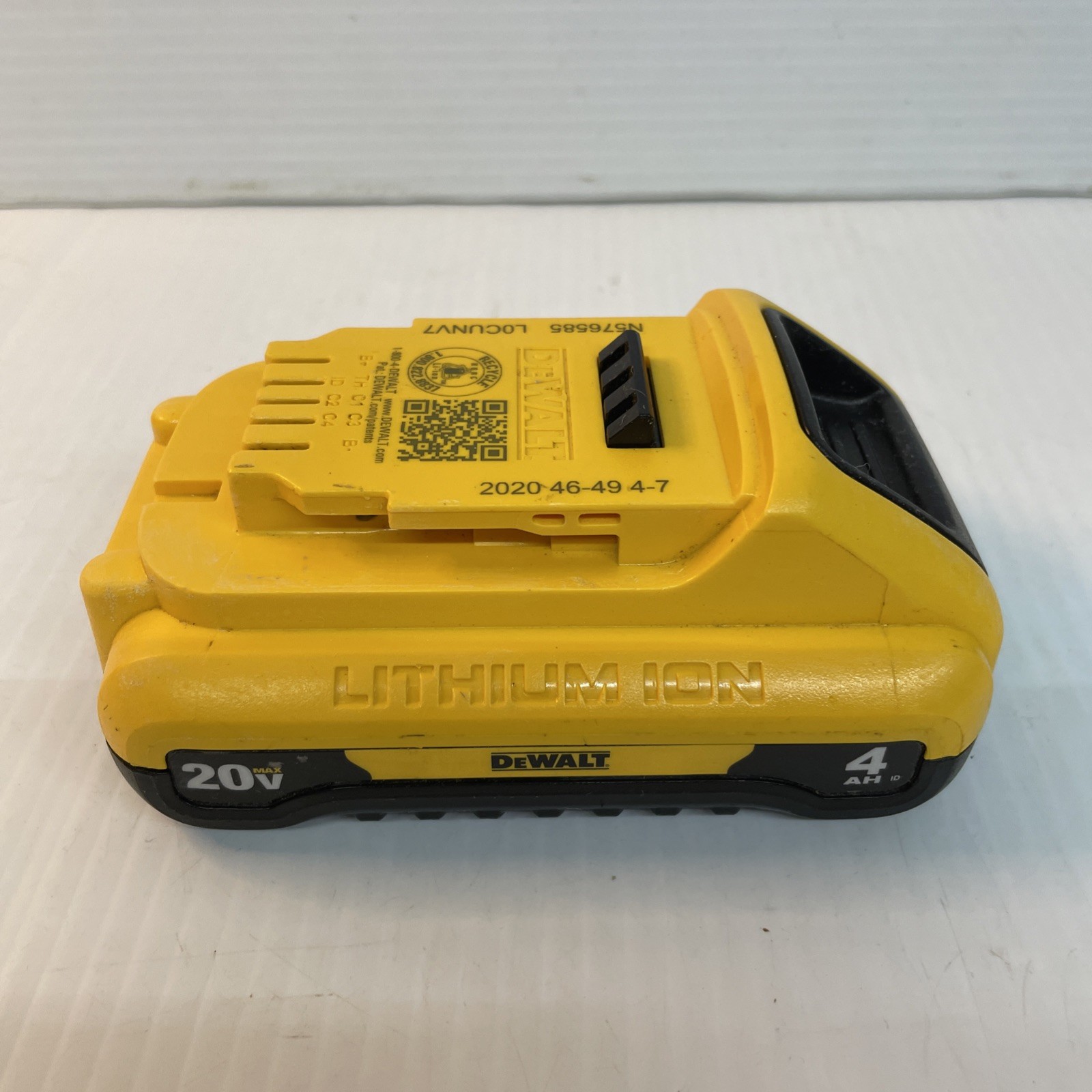 DEWALT 20V MAX Lithium-Ion 4.0Ah Battery – Charger NOT included – Pre Owned