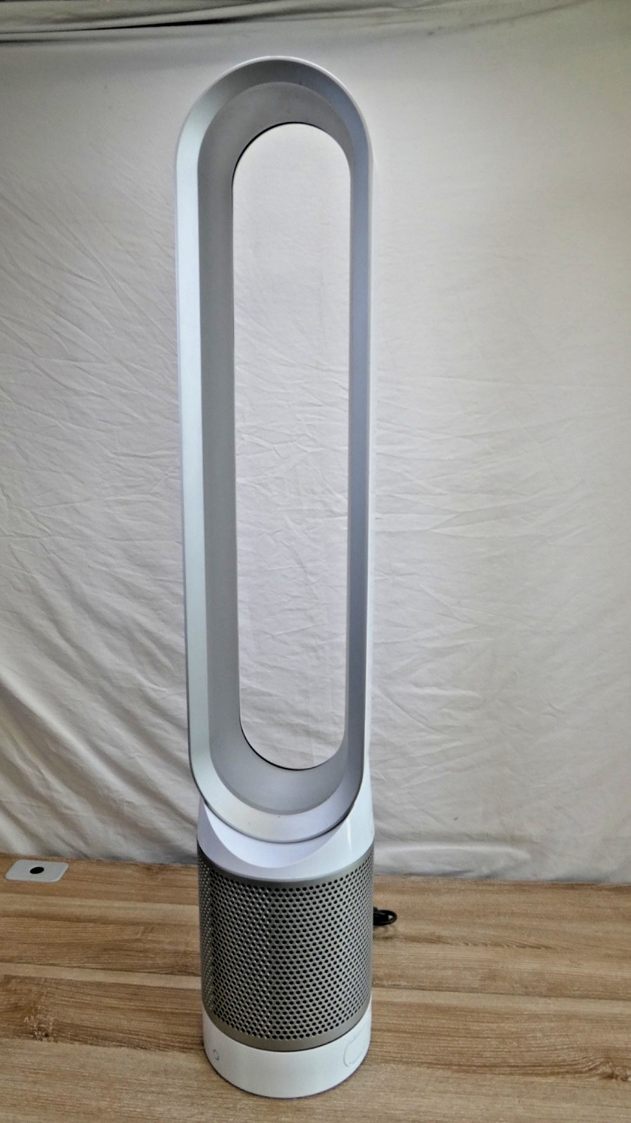 Dyson Pure Cool Fan Tower TP01 HEPA Air Purifier w. Remote App – White Silver
