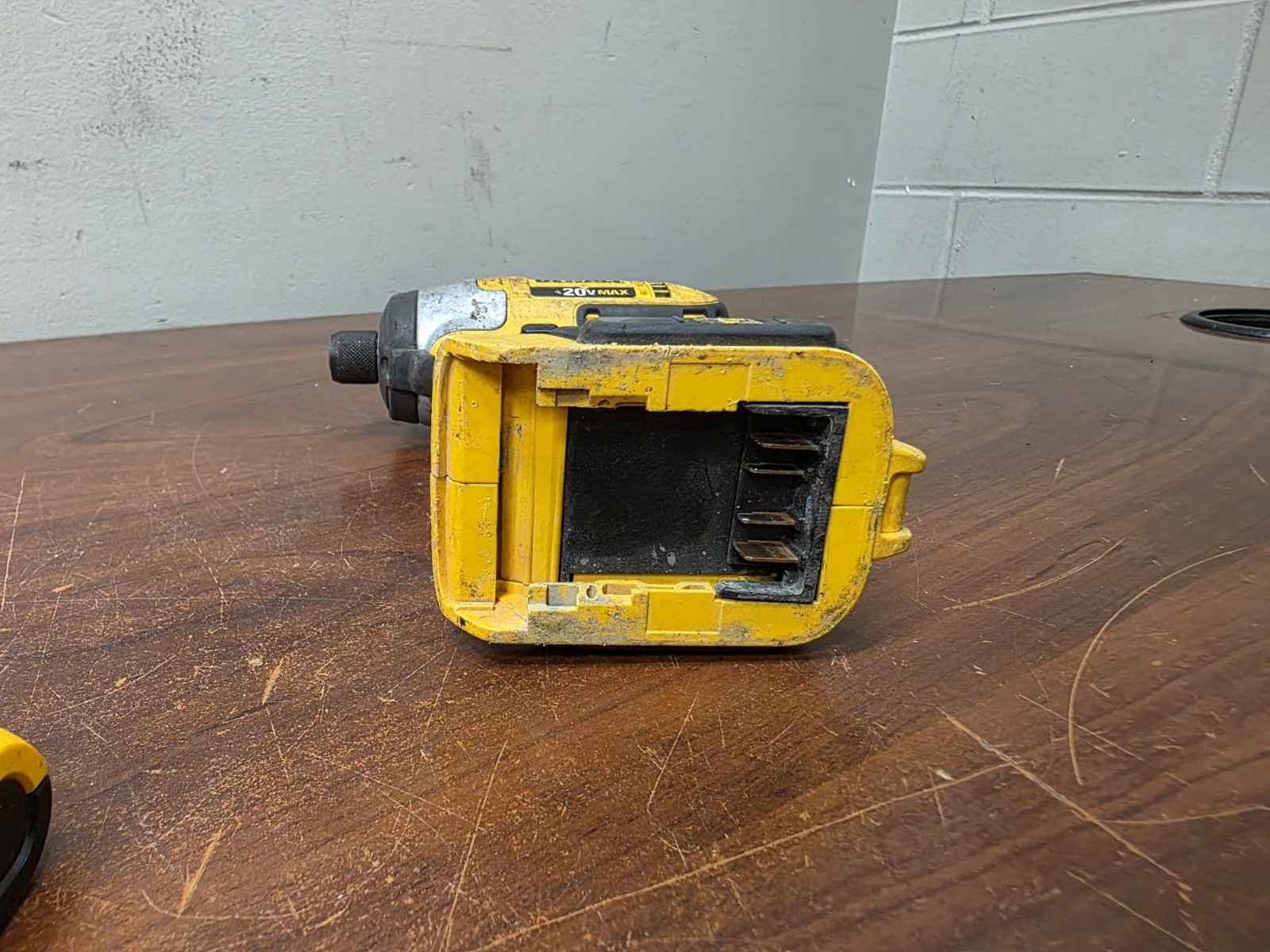 Dewalt DCF885 20V Max Li-Ion Cordless 1/4″ Hex Impact Driver