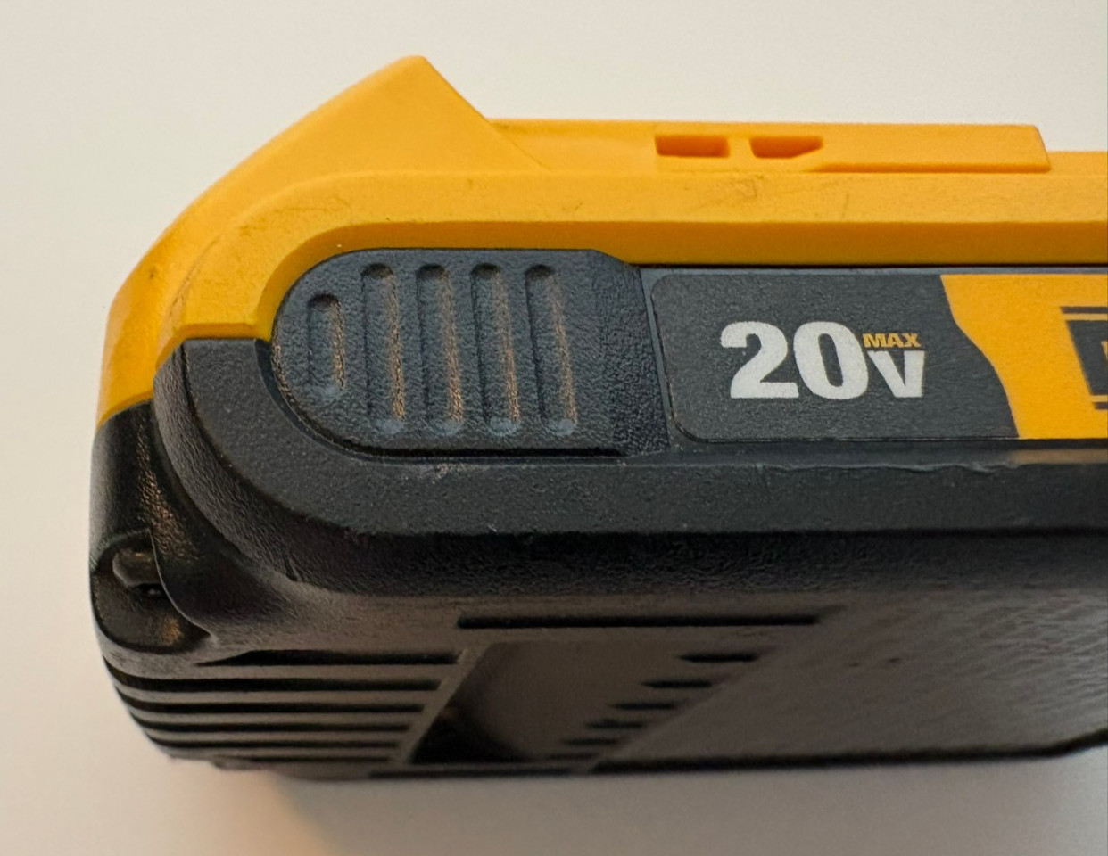 DeWalt DCB203 20V Battery Pack 2.0Ah 40Wh