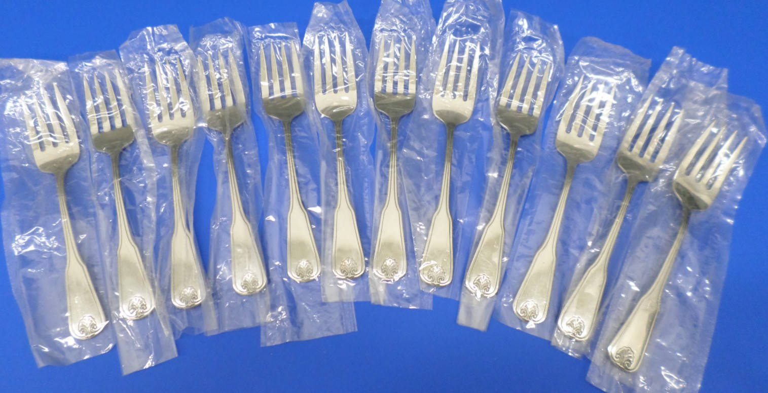 12 – Oneida Wm Rogers Deluxe COLONIAL MOOD Shell Glossy Stainless SALAD FORKS