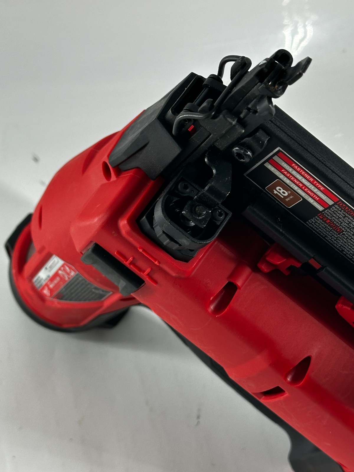Milwaukee 2746-20 M18 FUEL 18V 18 Gauge Brad Nailer – Bare Tool