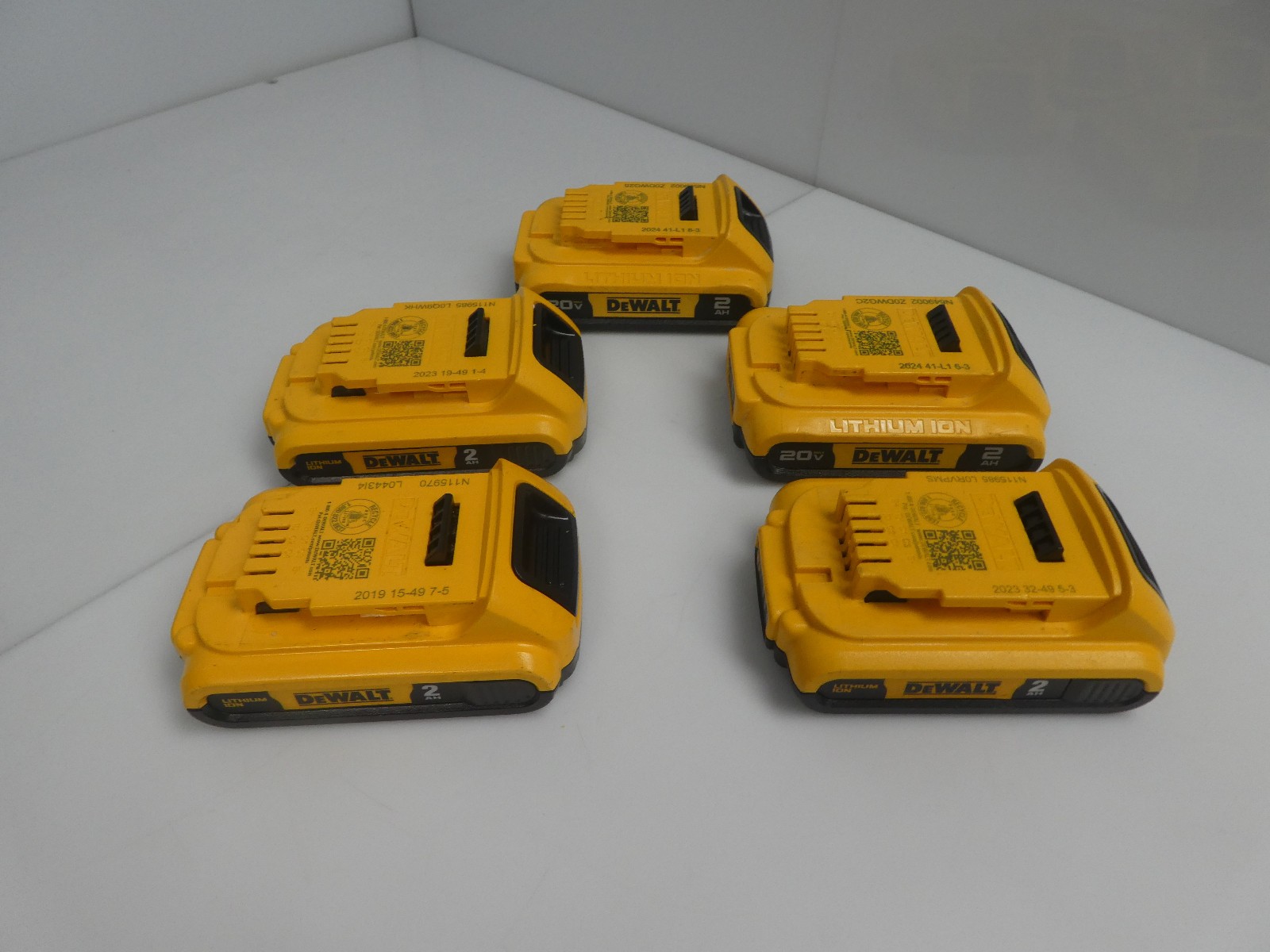 Lot of 5 DEWALT 20V MAX Lithium-Ion 2.0Ah Battery DCB203 USED