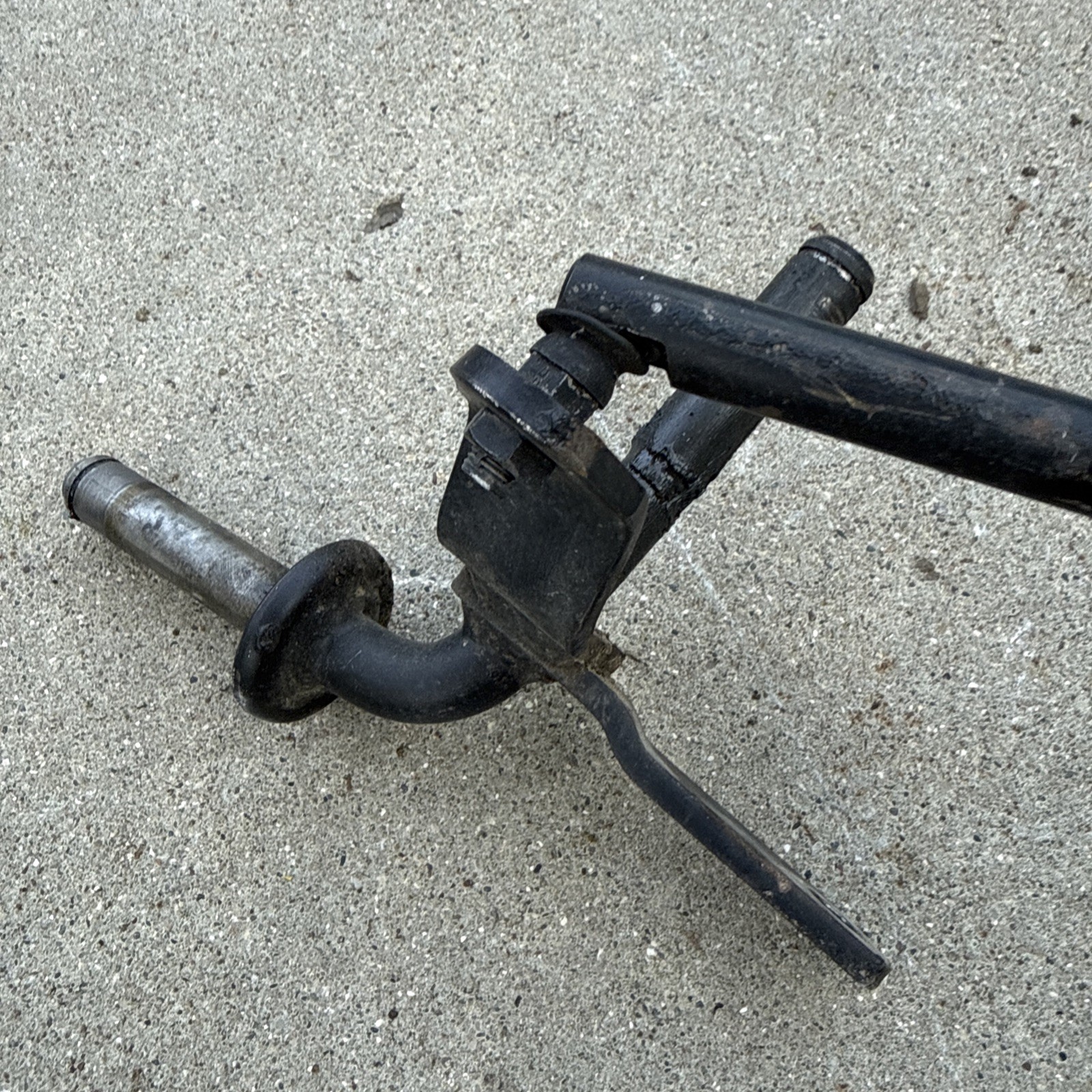 JOHN DEERE FRONT AXLE Spindles and Tie Rod. 160 165 170 175 180 185