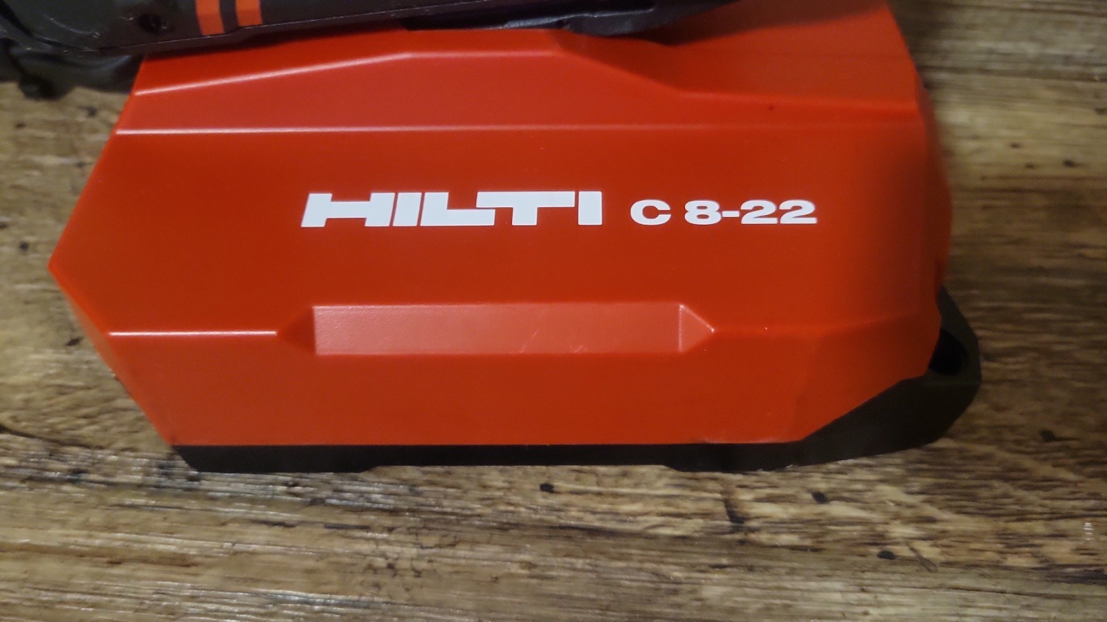 HILTI C 8-22 Nuron Charger & HILTI B 22-255 12AH BATTERY B 22-255 Li-ion