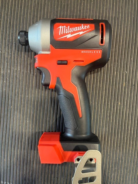 Milwaukee 2656-20 1/4″ M18 Cordless Battery Hex Impact Driver