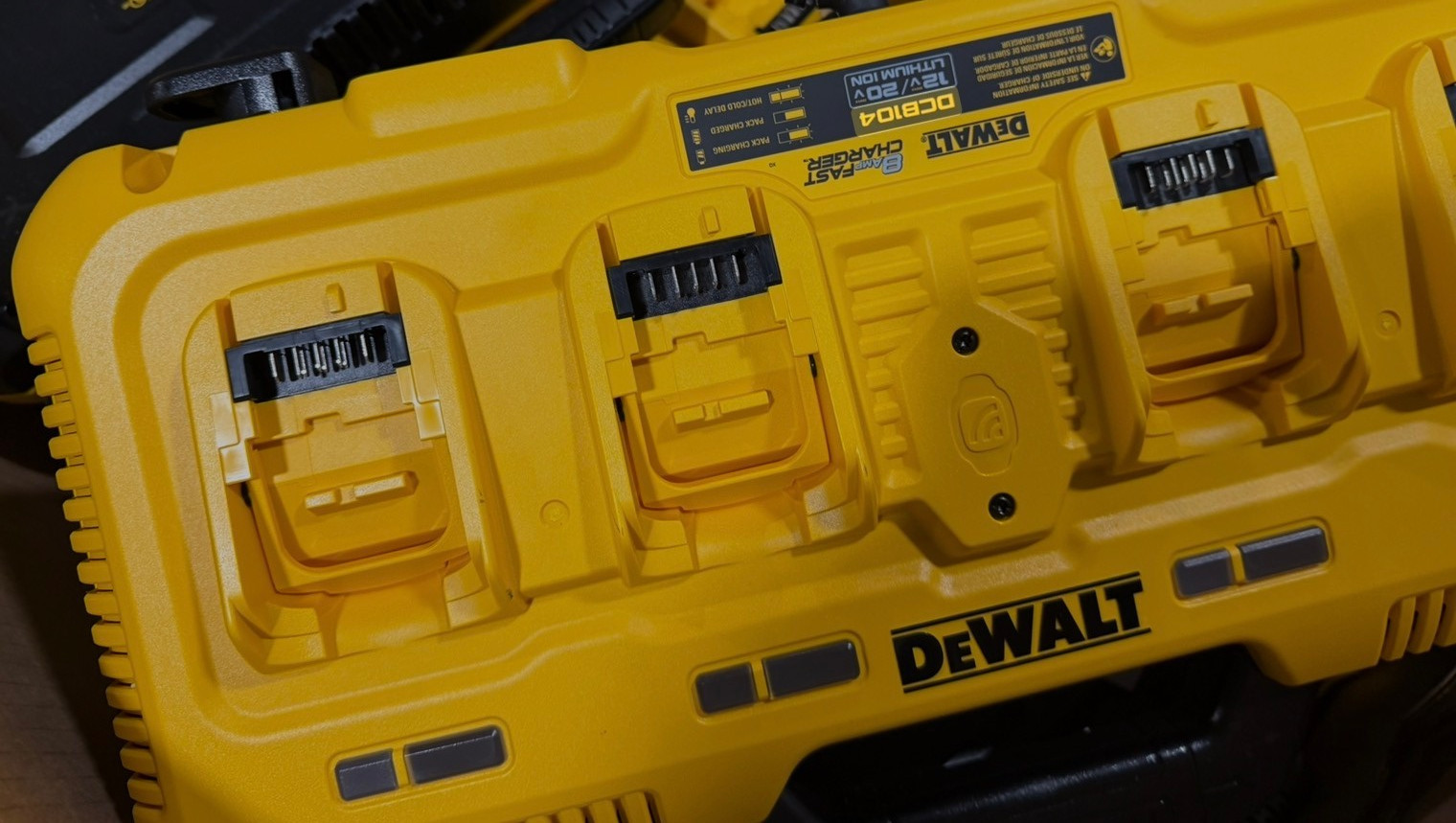 DEWALT Battery Charger 12V MAX, 20V MAX 20V/60V 8 Amp, 4 Port Fast Charge DCB104