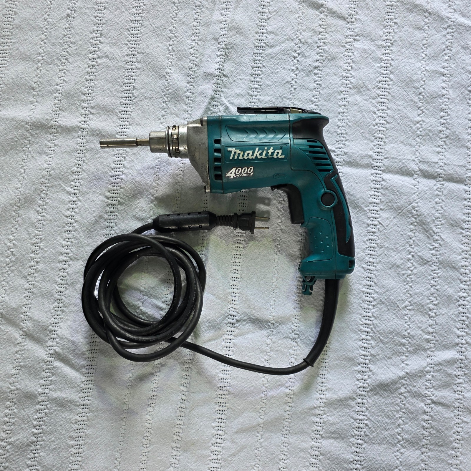 Makita FS4200 6 Amp Drywall Screwdriver Corded 120V 0-4000 RPM Used