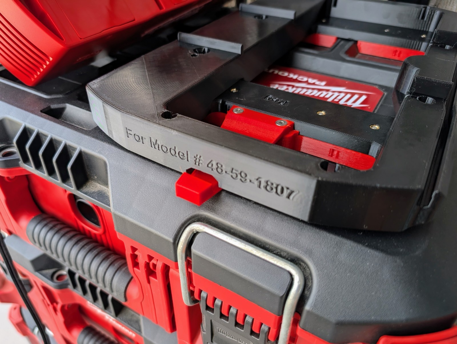 Packout Mount for Milwaukee M18 & M12 6-battery Rapid Charger Station 48-59-1807