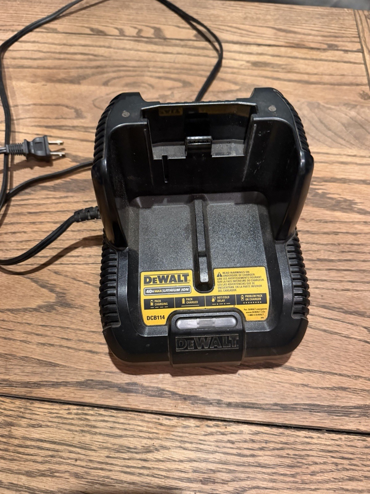 Dewalt DCB114 40v Max Li-Ion Battery Charger