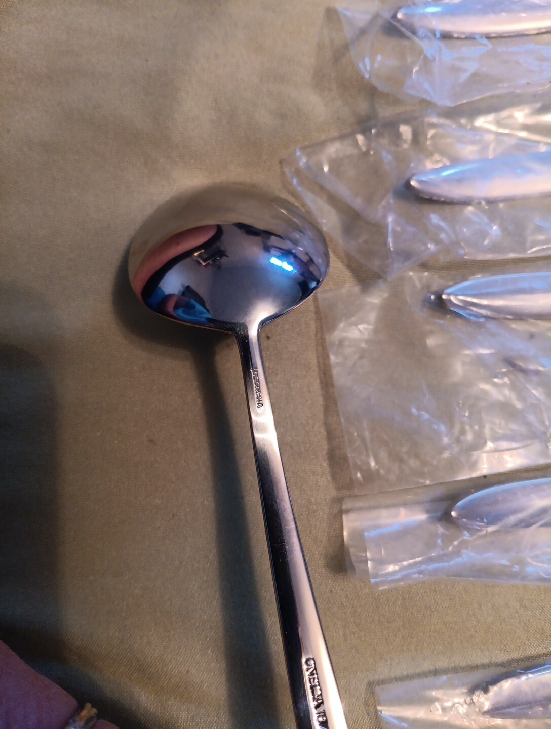 Set 8 Oneida Vintage- Heavy -Plain Curved Up End Tip Slender Soup Gumbo Spoon 6″