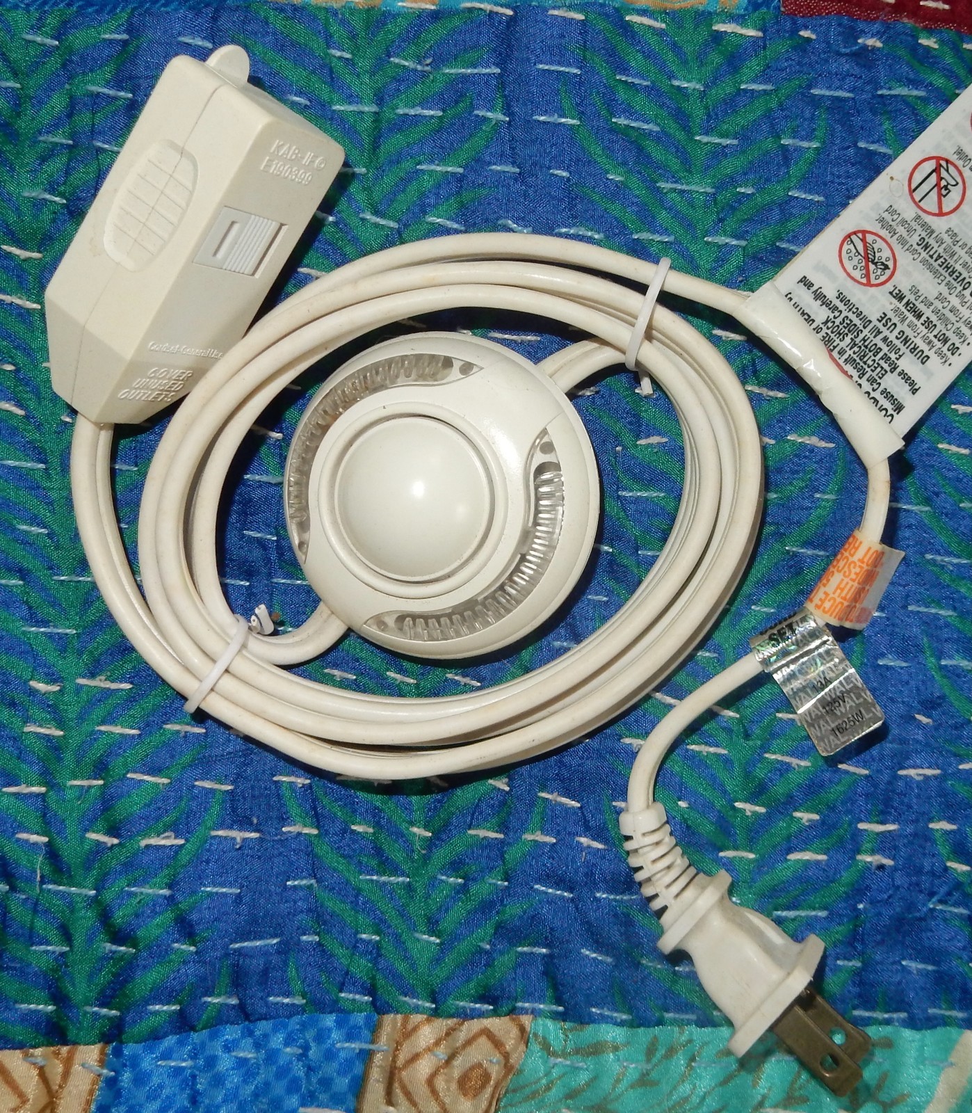 Extension Cord with 3 Plugs, Foot Pedal and Indicator Light, 64″ Yu Chou YC-14