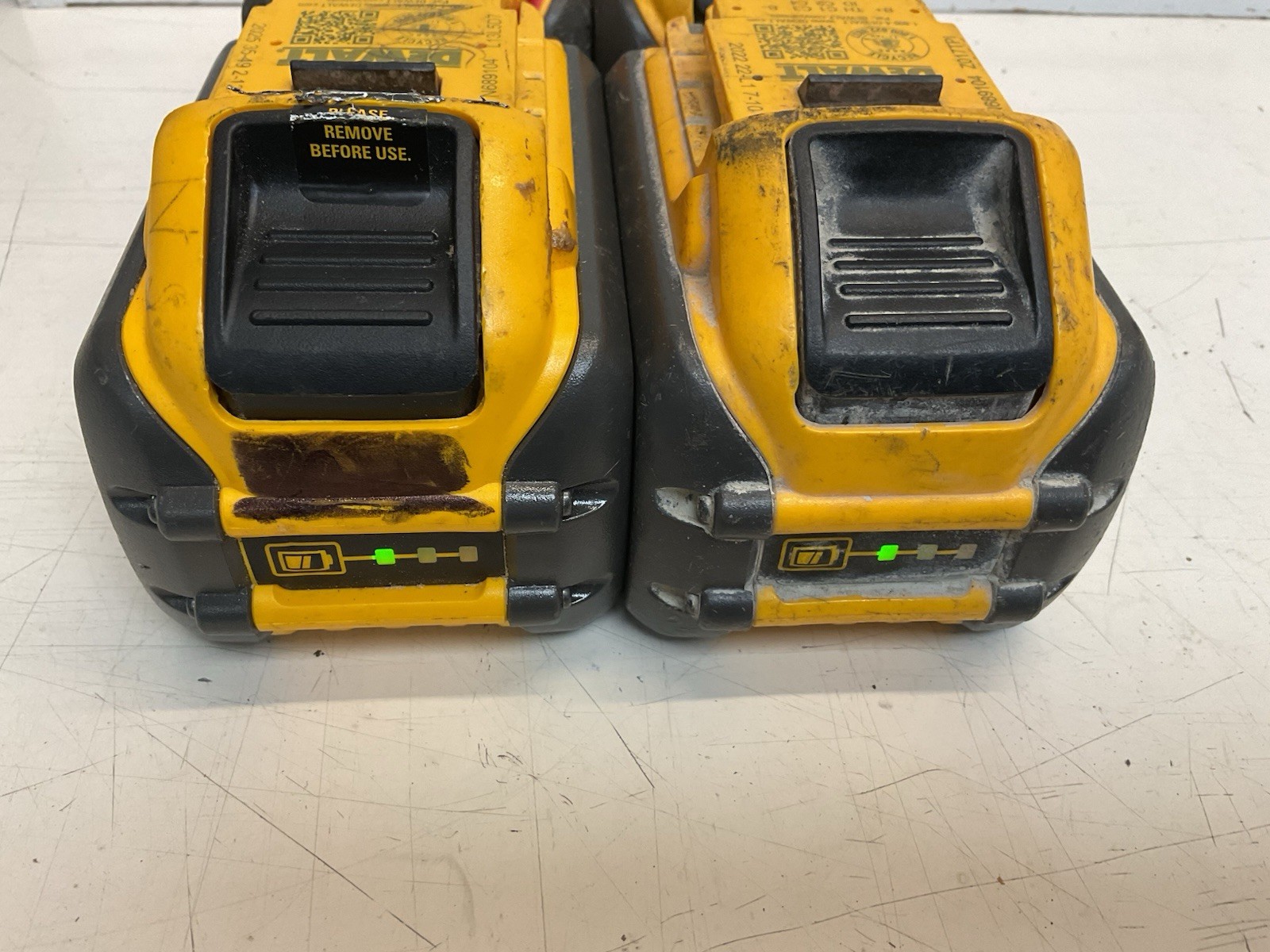 DeWalt DCB609 (4x) 9ah Lithium-Ion Flexvolt Battery 20/60v ***PARTS OR REPAIR***