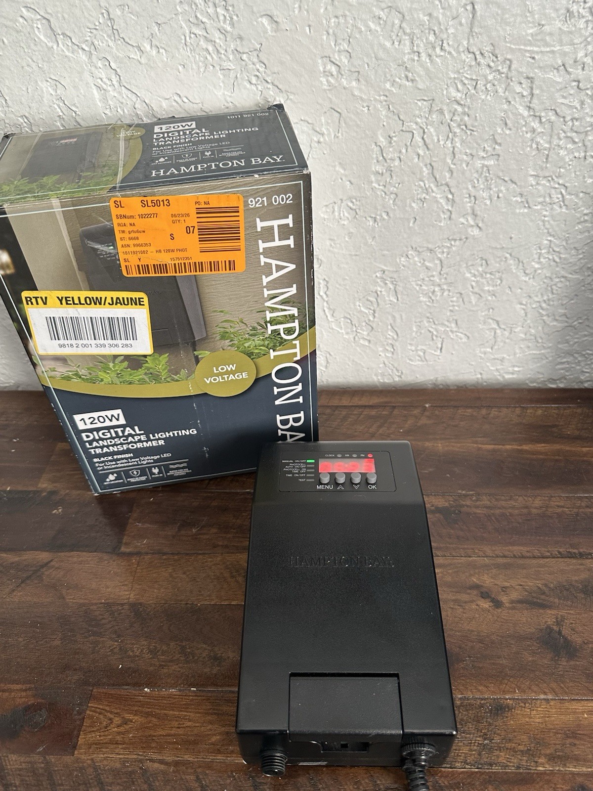 HAMPTON BAY 120W Landscape Lighting Transformer w/Dusk-to-Dawn 1011921002
