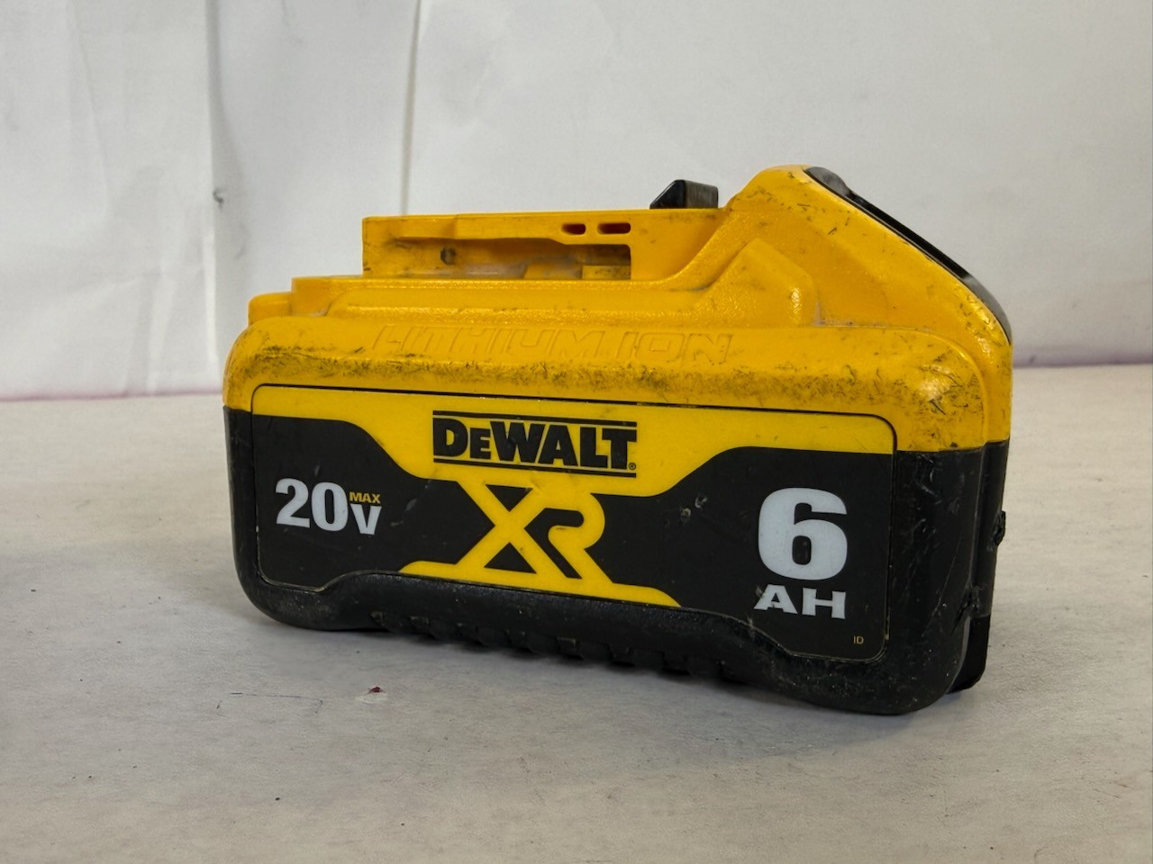 DEWALT DCB206 20V MAX XR 6Ah Lithium Ion Battery Type 2 Tested Working