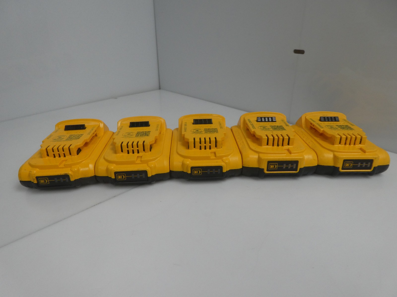 Lot of 5 DEWALT 20V MAX Lithium-Ion 2.0Ah Battery DCB203 USED