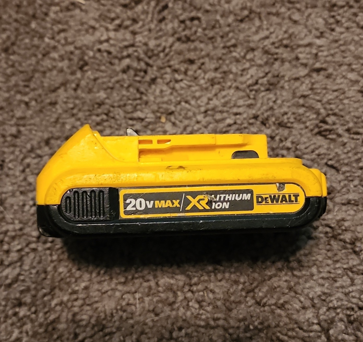 DEWALT 20V MAX XR 2Ah Lithium-Ion (Li-Ion) Battery Pack DCB203 Yellow