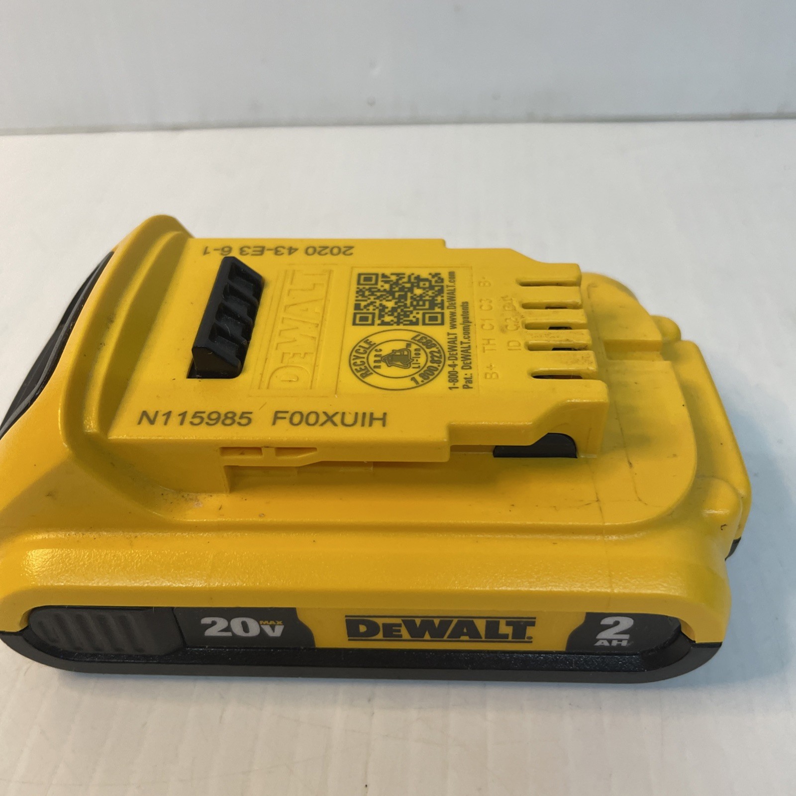 DEWALT DCB203 2AH / 20V – BATTERY – No Charger – Pre Owned