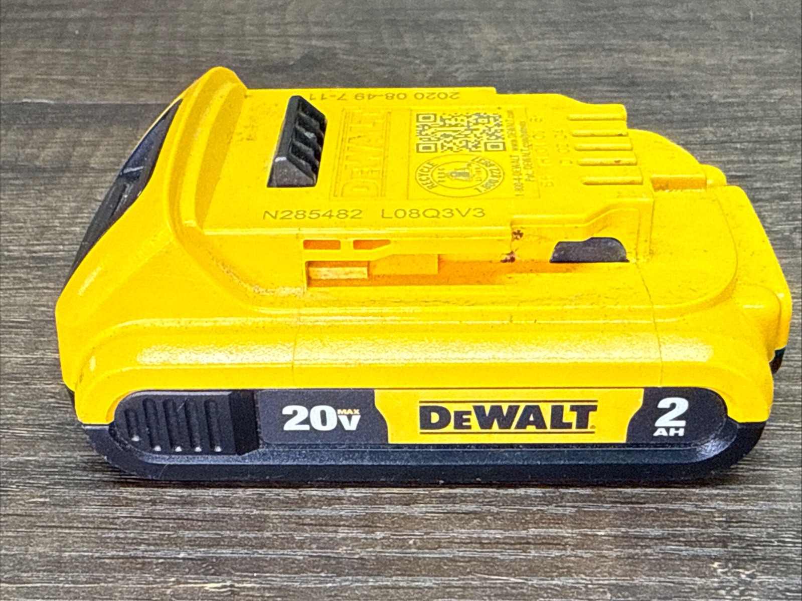 DEWALT DCB203 20V 2AH BATTERY (B26004510)