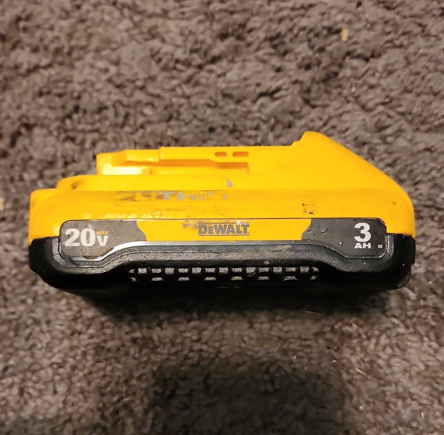 DEWALT DCB230 20V MAX 3Ah Lithium-Ion (Li-Ion) Battery Pack Yellow