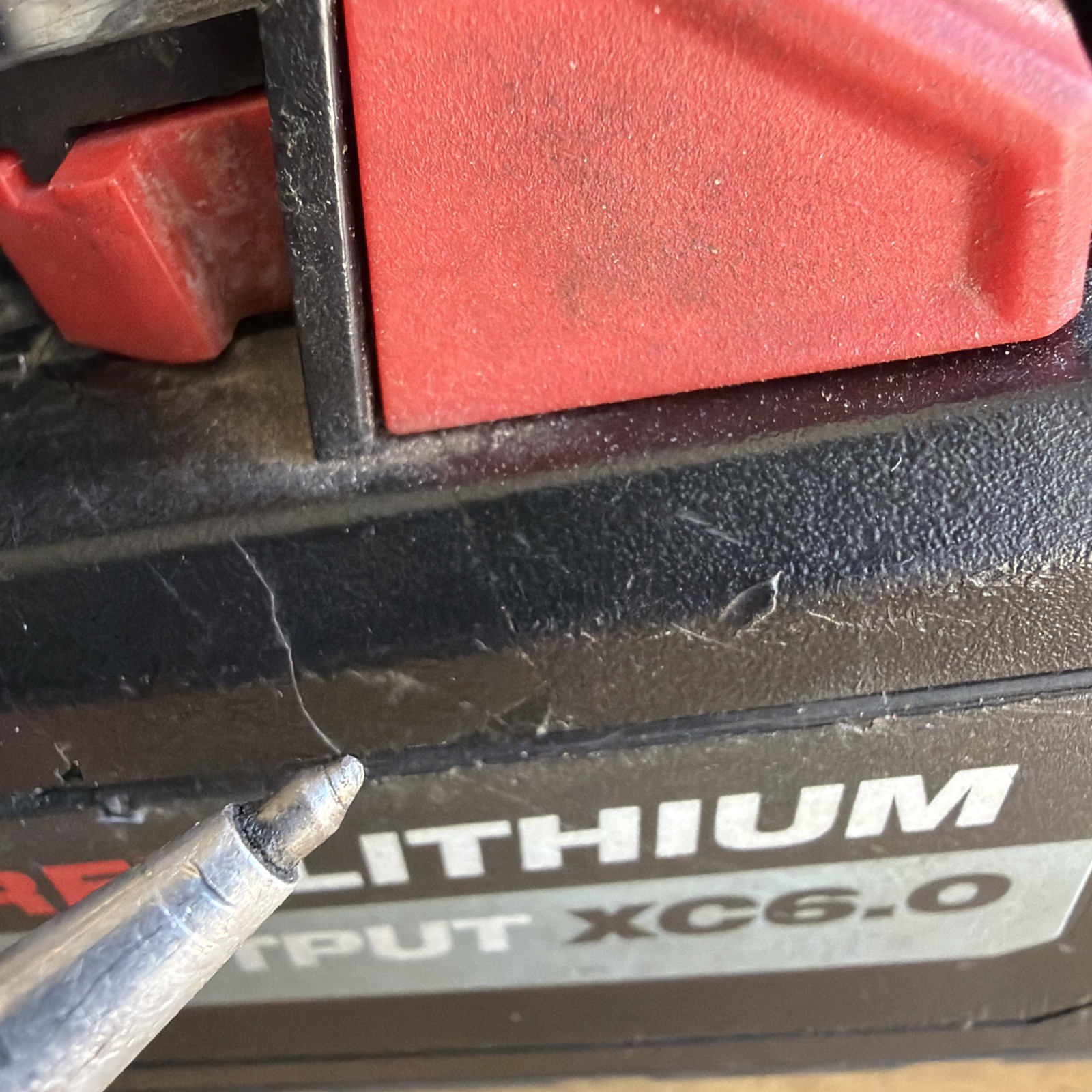 Milwaukee Tools Battery Pack M18 6ah High Output 48-11-1865 PARTS OR REPAIR READ