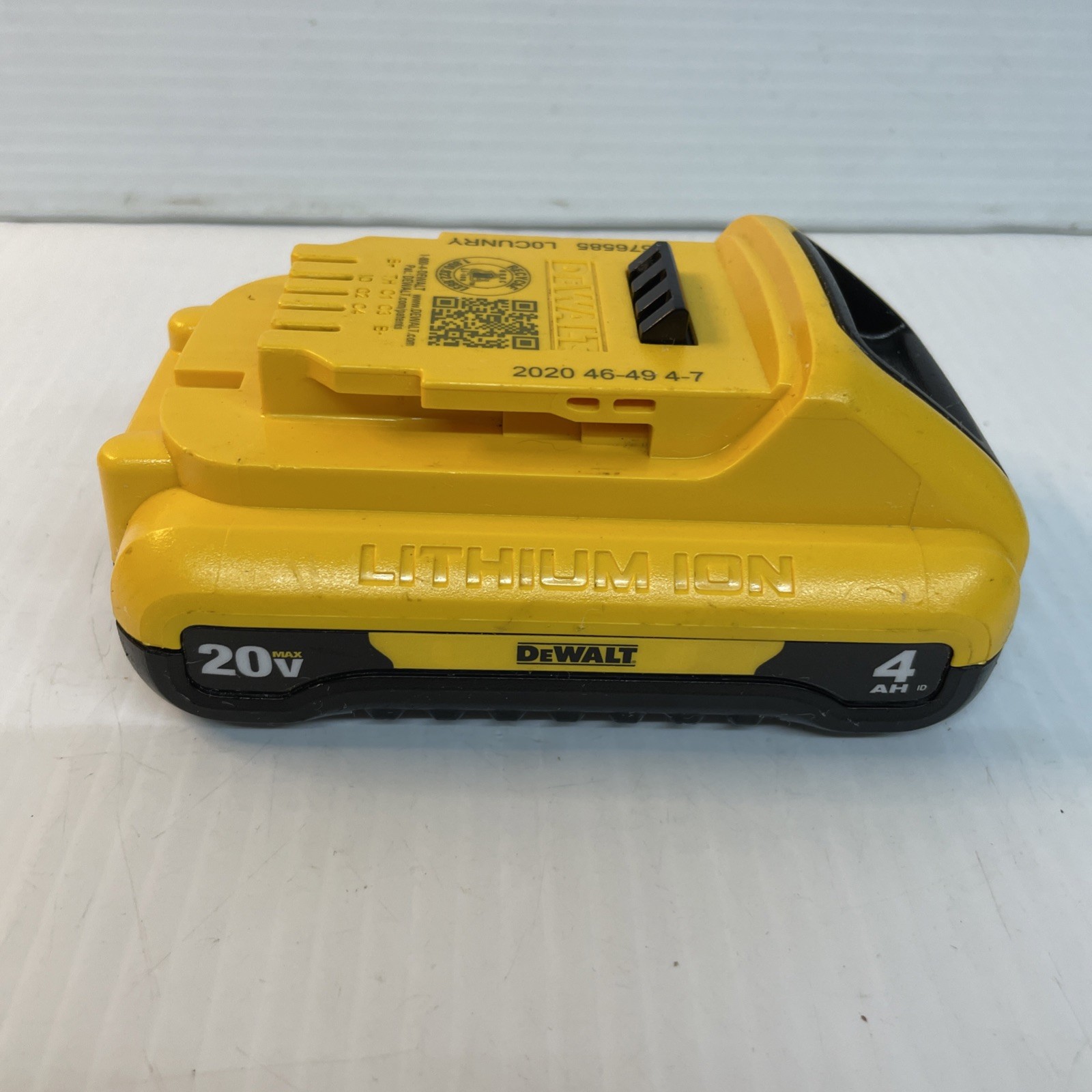 DEWALT 20V MAX Lithium-Ion 4.0Ah Battery – Charger NOT included – Pre Owned