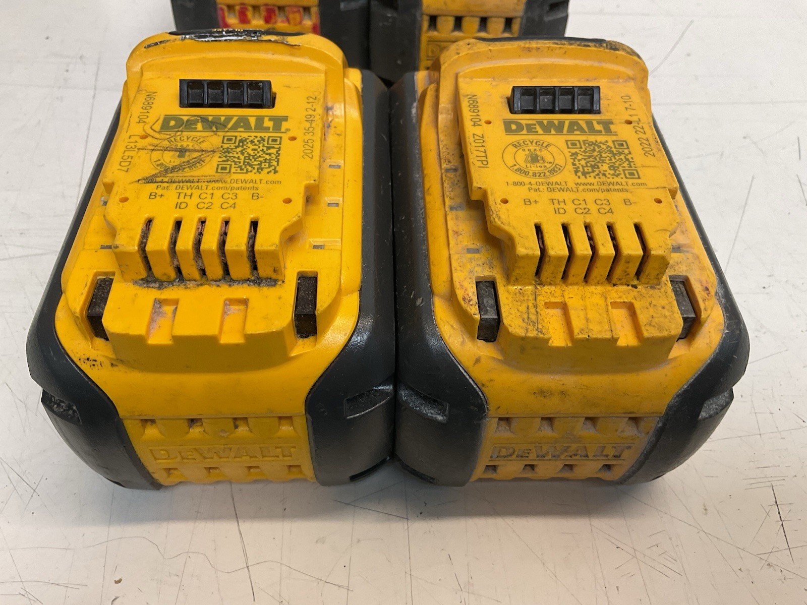 DeWalt DCB609 (4x) 9ah Lithium-Ion Flexvolt Battery 20/60v ***PARTS OR REPAIR***