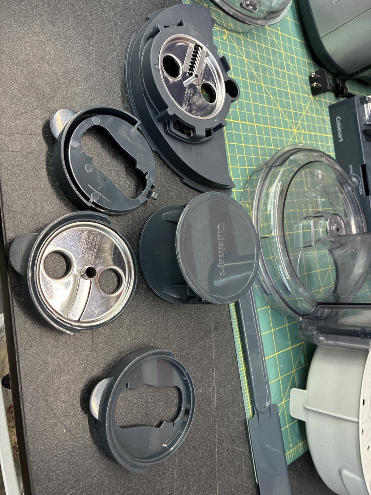 Cuisinart CFP-26SVPC 13 Cup Food Processor Complete Set Tested Works Used Clean