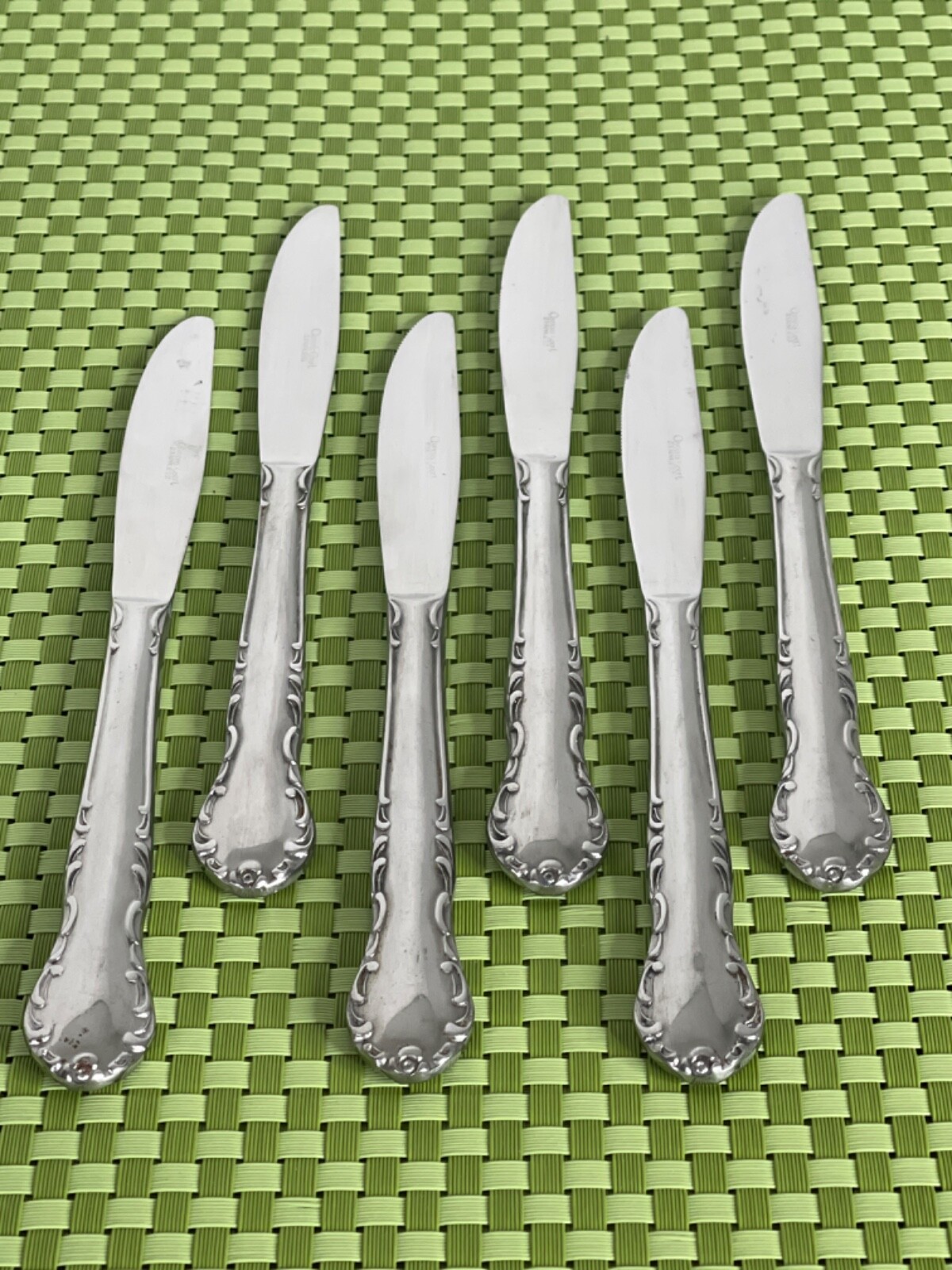 Unknown Manufacturer QUEEN’S COURT Stainless 6 Dinner Knives Glossy Flatware E44