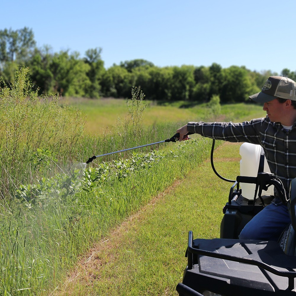Master MFG 25 Gallon ATV Broadcast Sprayer – 2.2GPM, 10′ Swath