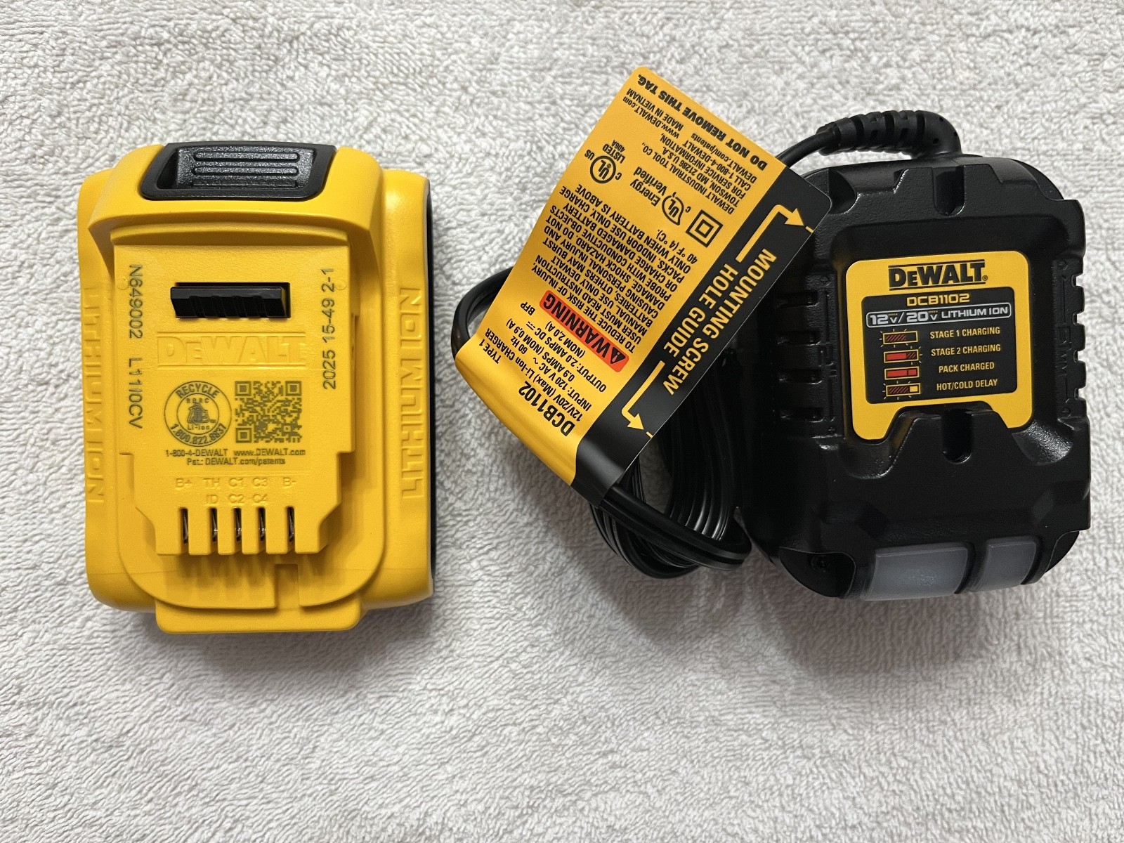 New Dewalt DCB1102 12V & 20V Compact Battery Charger & DCB203 2.0Ah 20V Battery
