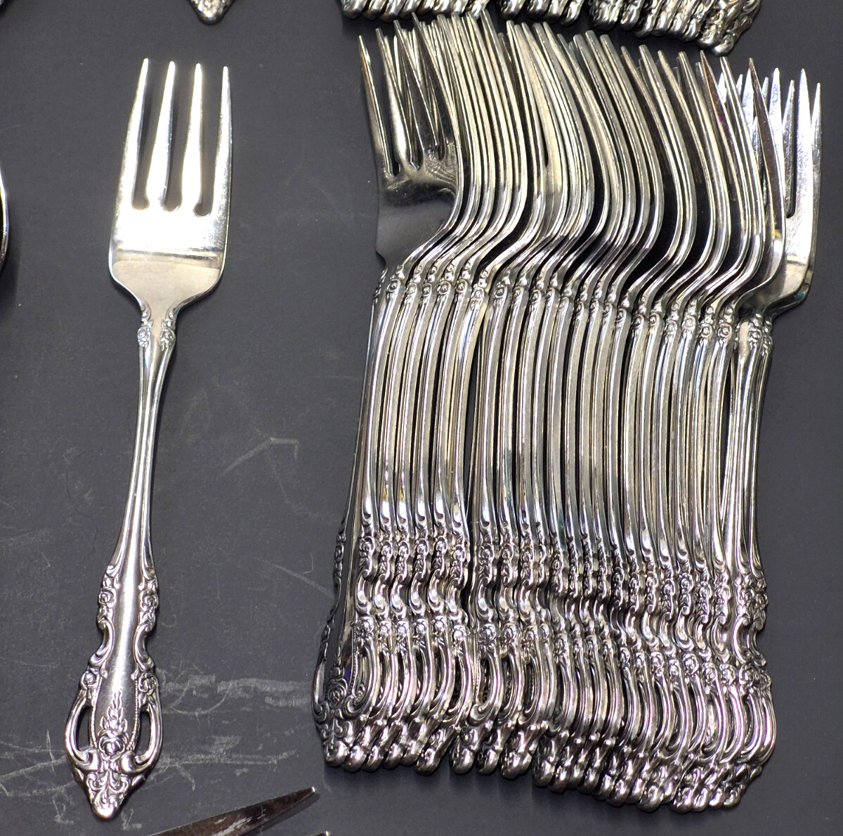 Vintage Oneida Community Brahms Flatware 144 Pieces See Description For List
