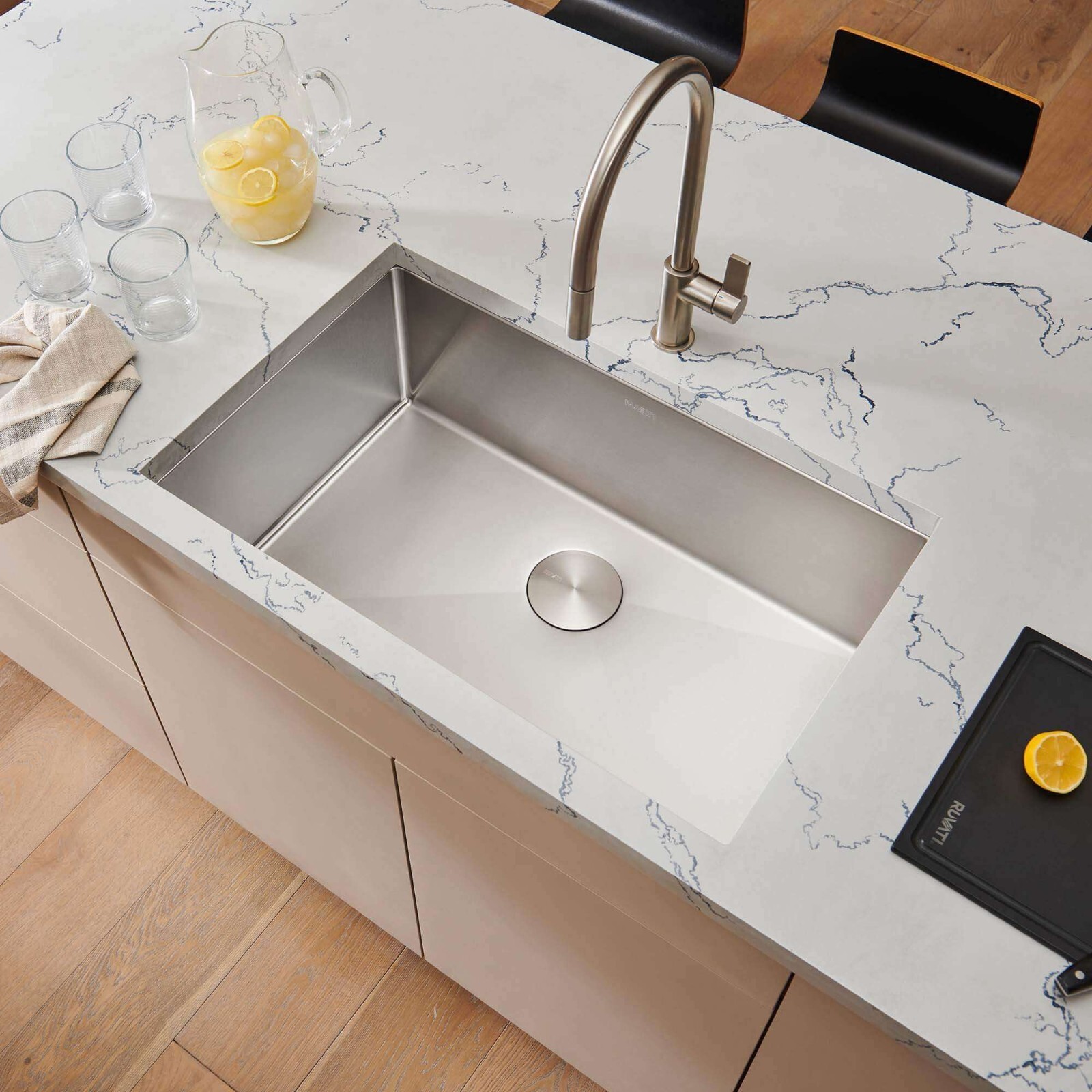 Ruvati 30″ Undermount 16 Gauge Kitchen Sink Single Bowl – RVH7300
