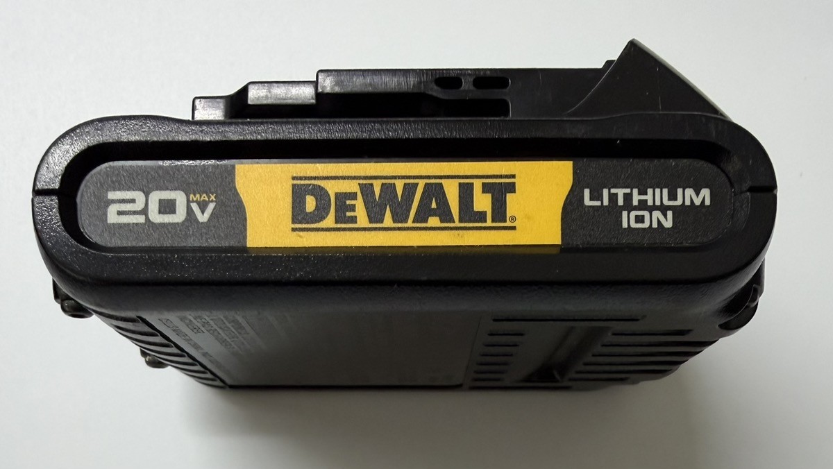 Dewalt DCB201 20-Volt 1.5Ah Lithium-Ion Battery OEM