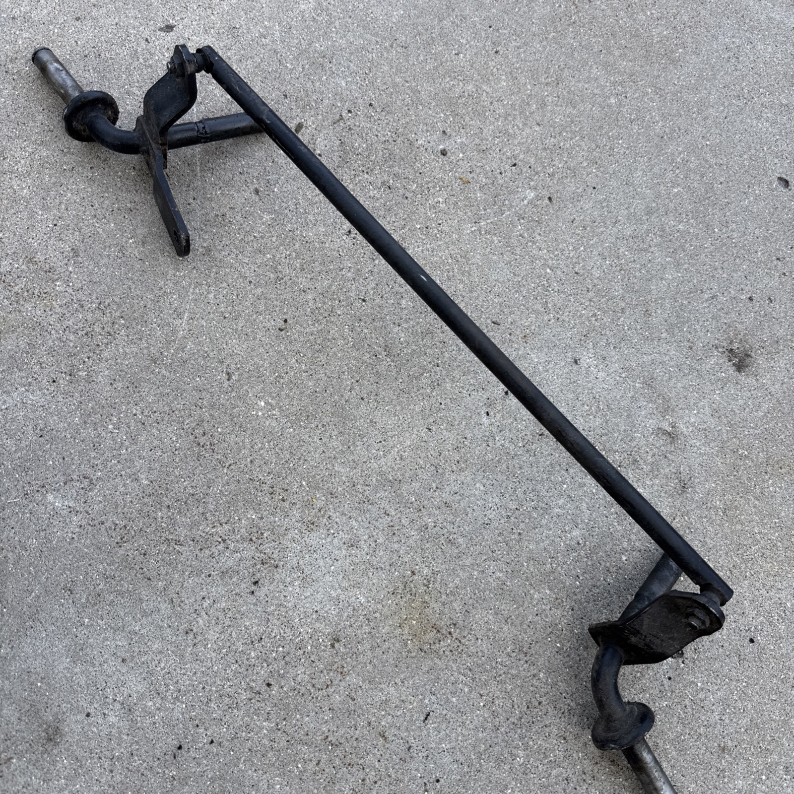 JOHN DEERE FRONT AXLE Spindles and Tie Rod. 160 165 170 175 180 185