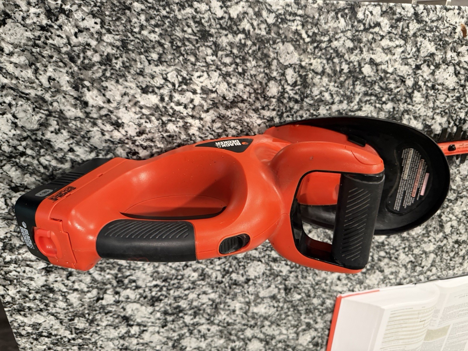 BLACK+DECKER BEHT350 22in Electric Hedge Trimmer
