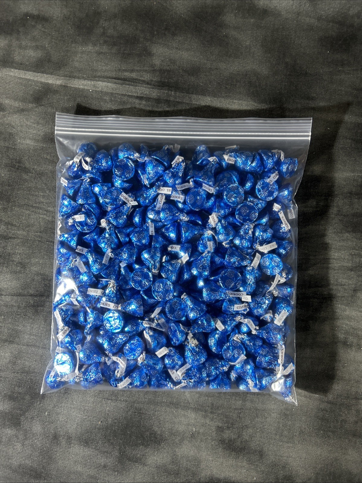 3.5 Lbs Bulk HERSHEY’S KISSES Cookies ‘n’ Creme Candy – White Chocolate